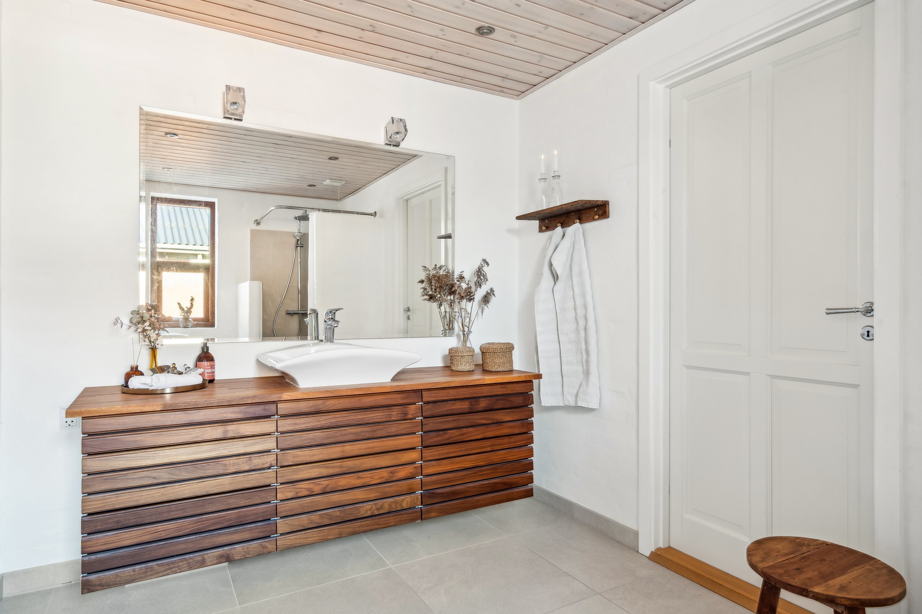 Fremhævet badeværelse billede i fuldskærmstilstand. Billede af Granlyvej 28, Åbyen, 9850 Hirtshals