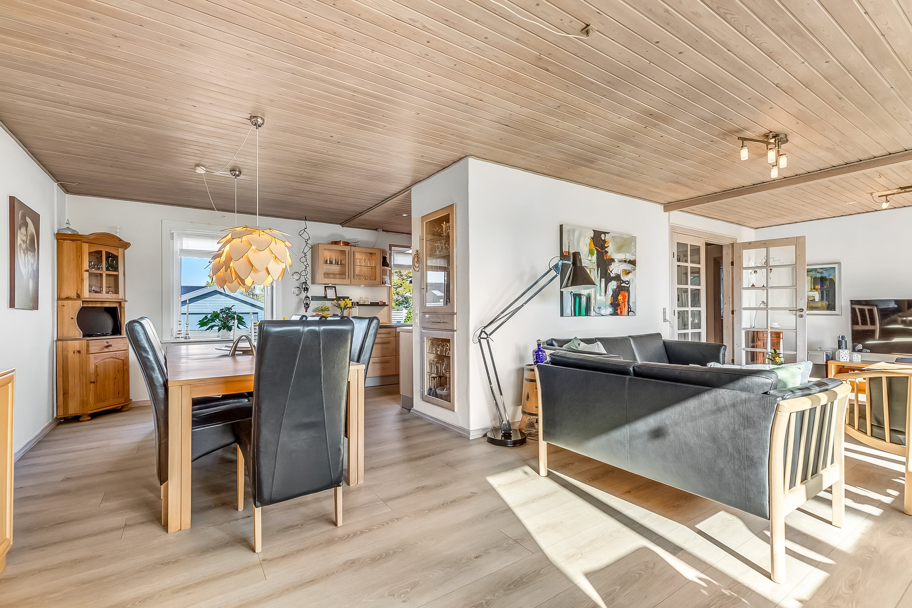 Fremhævet stue billede i fuldskærmstilstand. Billede af Damhusvej 3, Bramdrupdam, 6000 Kolding