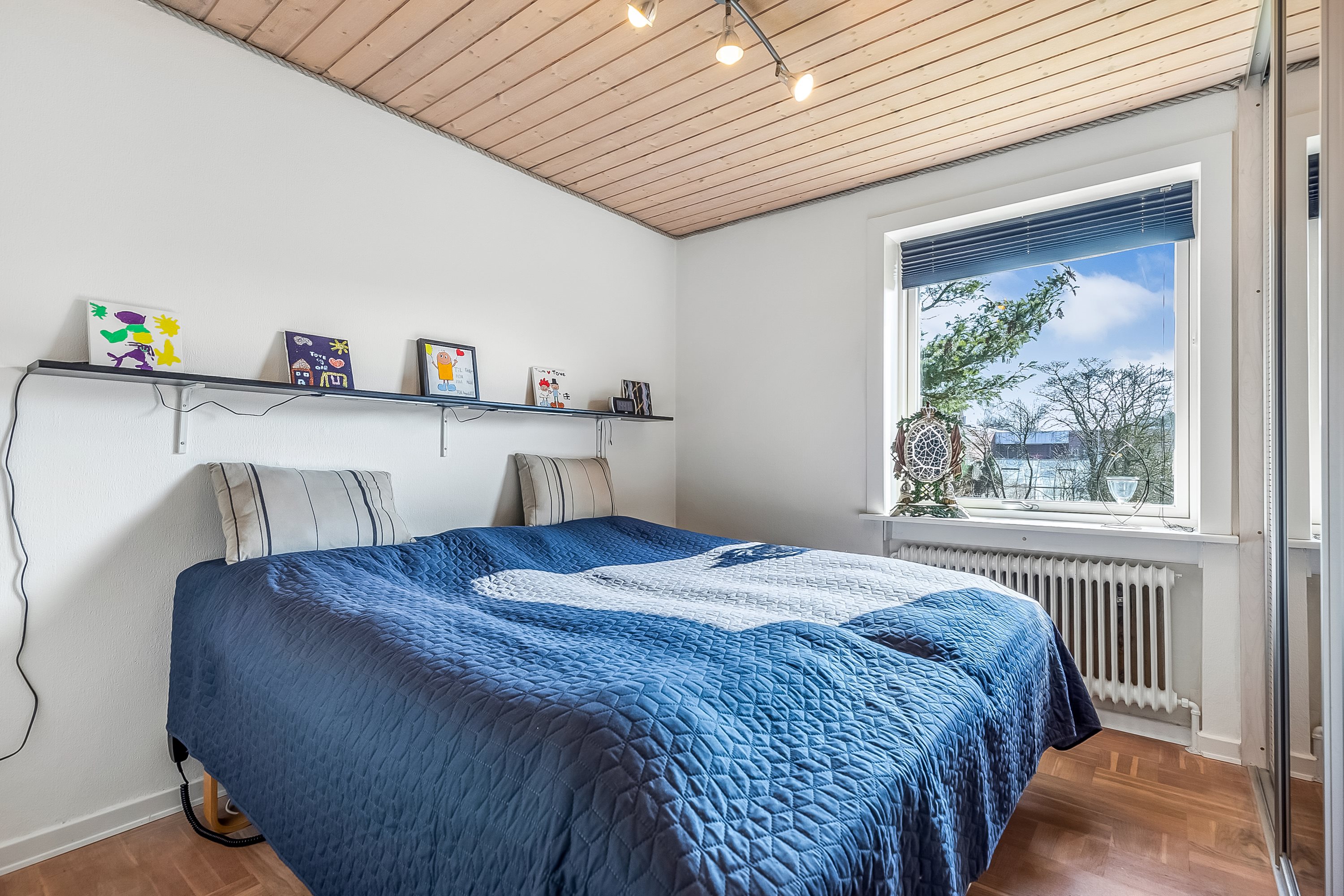 Fremhævet soveværelse billede i fuldskærmstilstand. Billede af Damhusvej 3, Bramdrupdam, 6000 Kolding