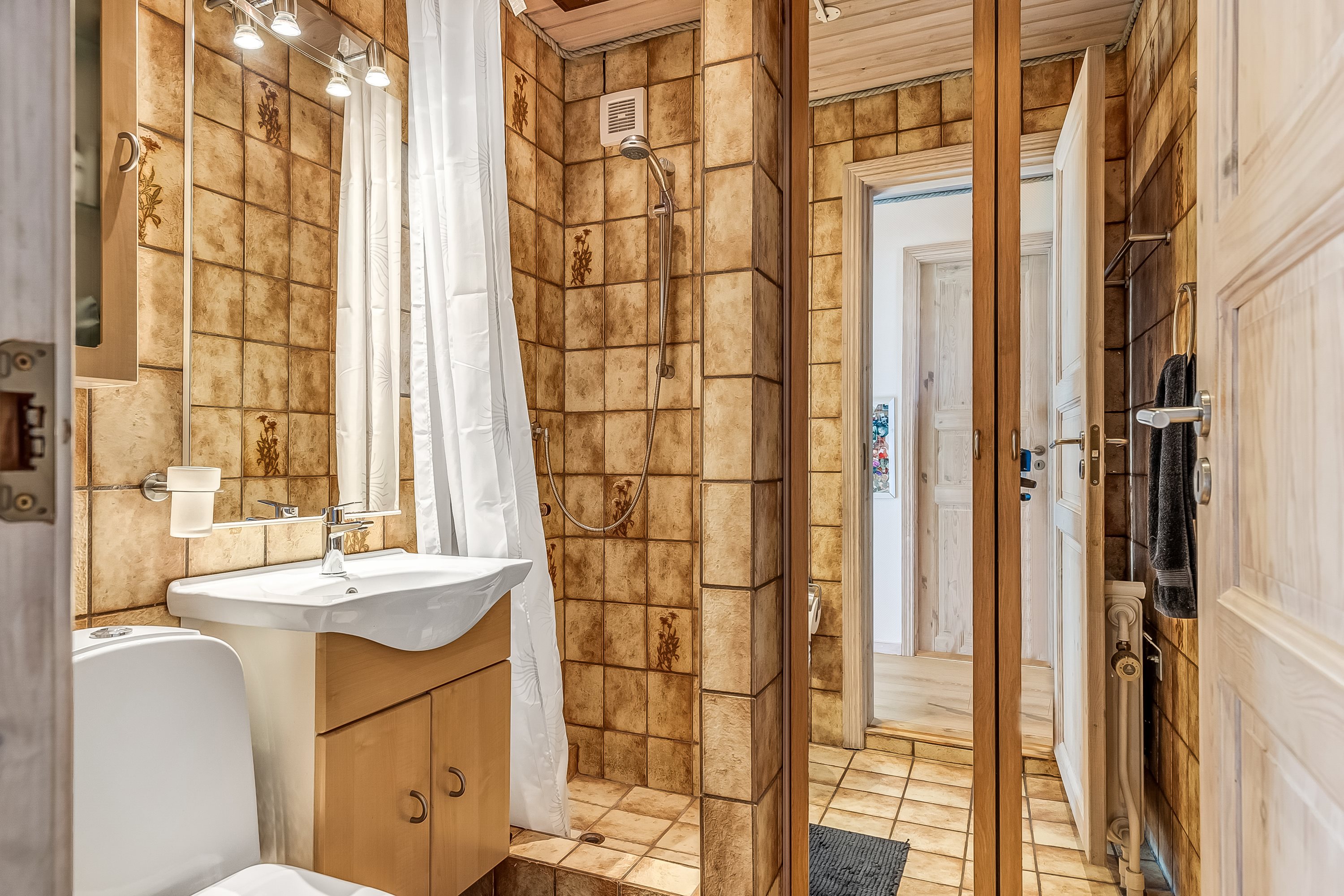 Fremhævet badeværelse billede i fuldskærmstilstand. Billede af Damhusvej 3, Bramdrupdam, 6000 Kolding