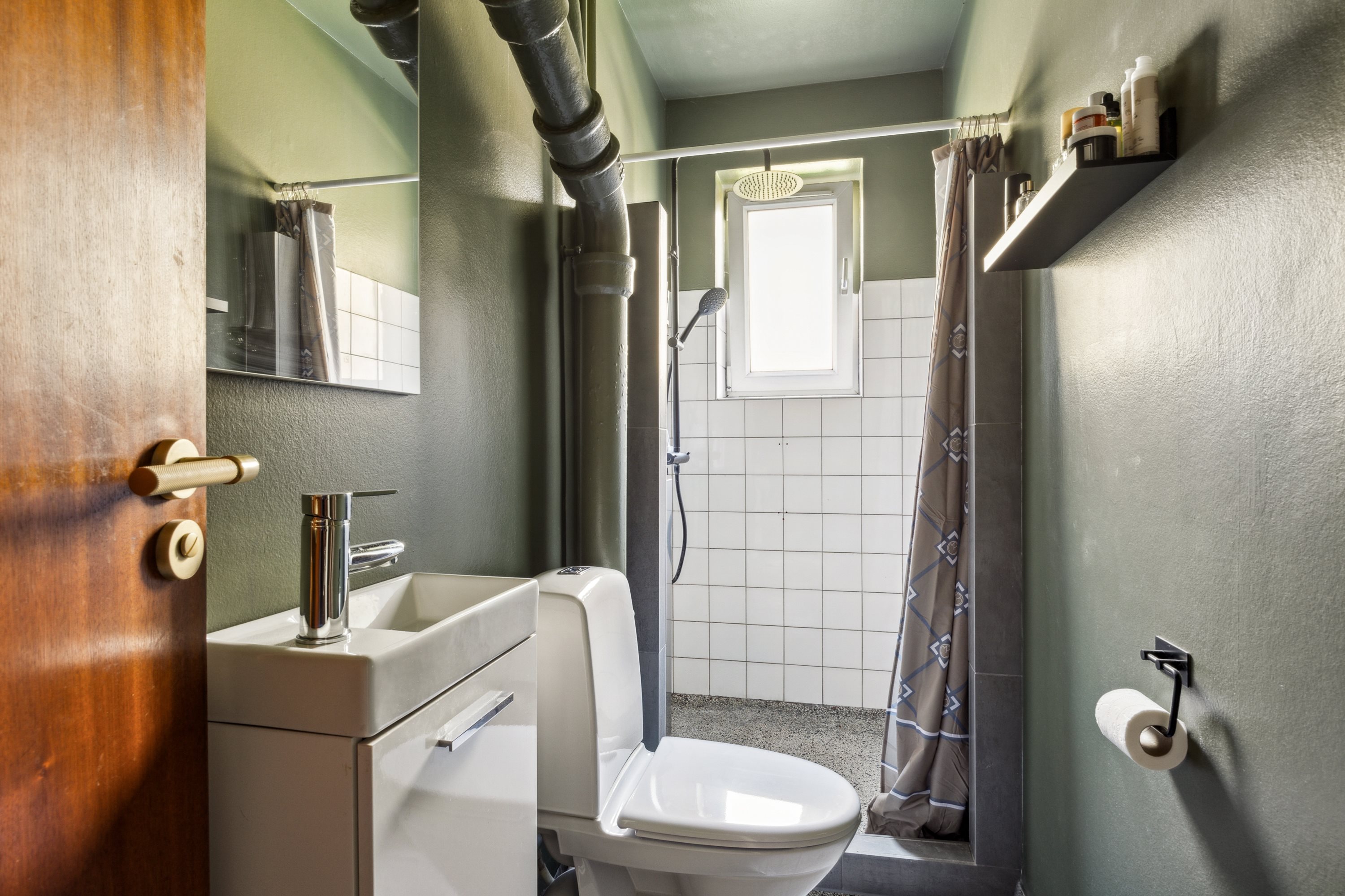 Fremhævet badeværelse billede i fuldskærmstilstand. Billede af Skovbrynet 2, 1. th., 4681 Herfølge