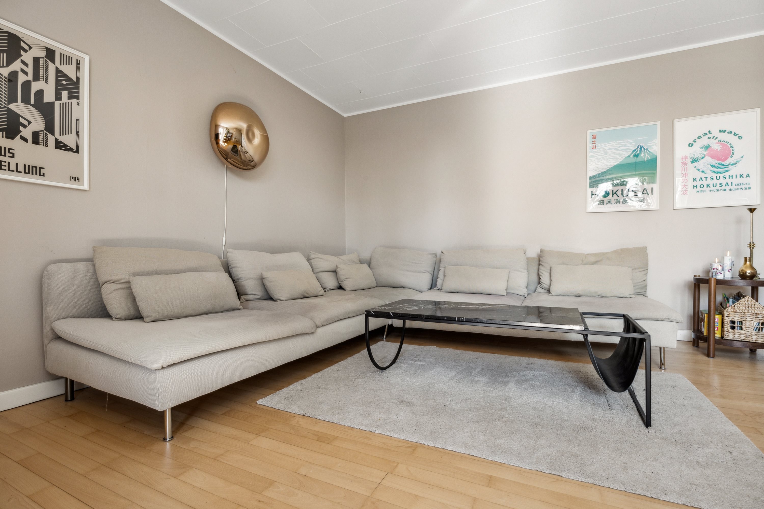 Fremhævet stue billede i fuldskærmstilstand. Billede af Skovbrynet 2, 1. th., 4681 Herfølge