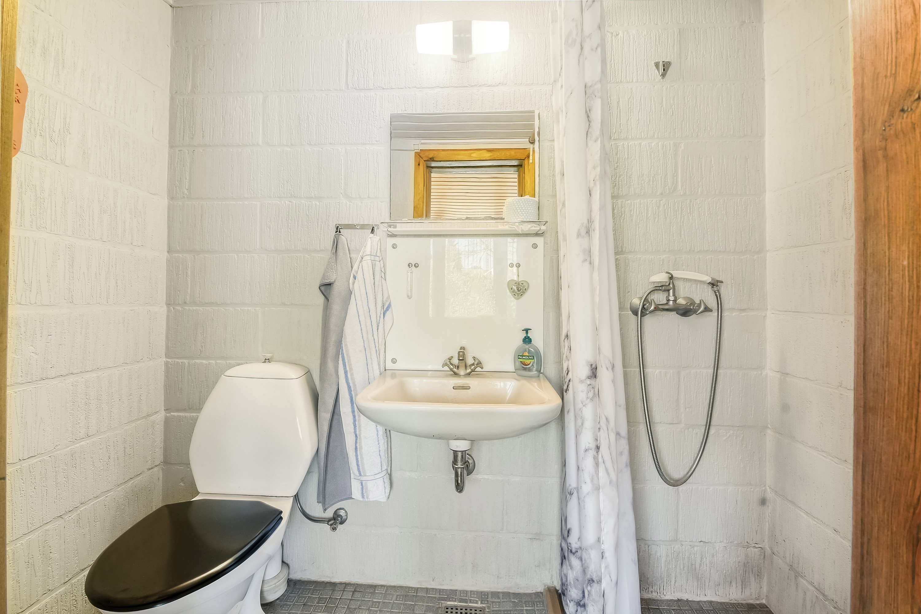 Fremhævet badeværelse billede i fuldskærmstilstand. Billede af Voldgade 11, 7600 Struer