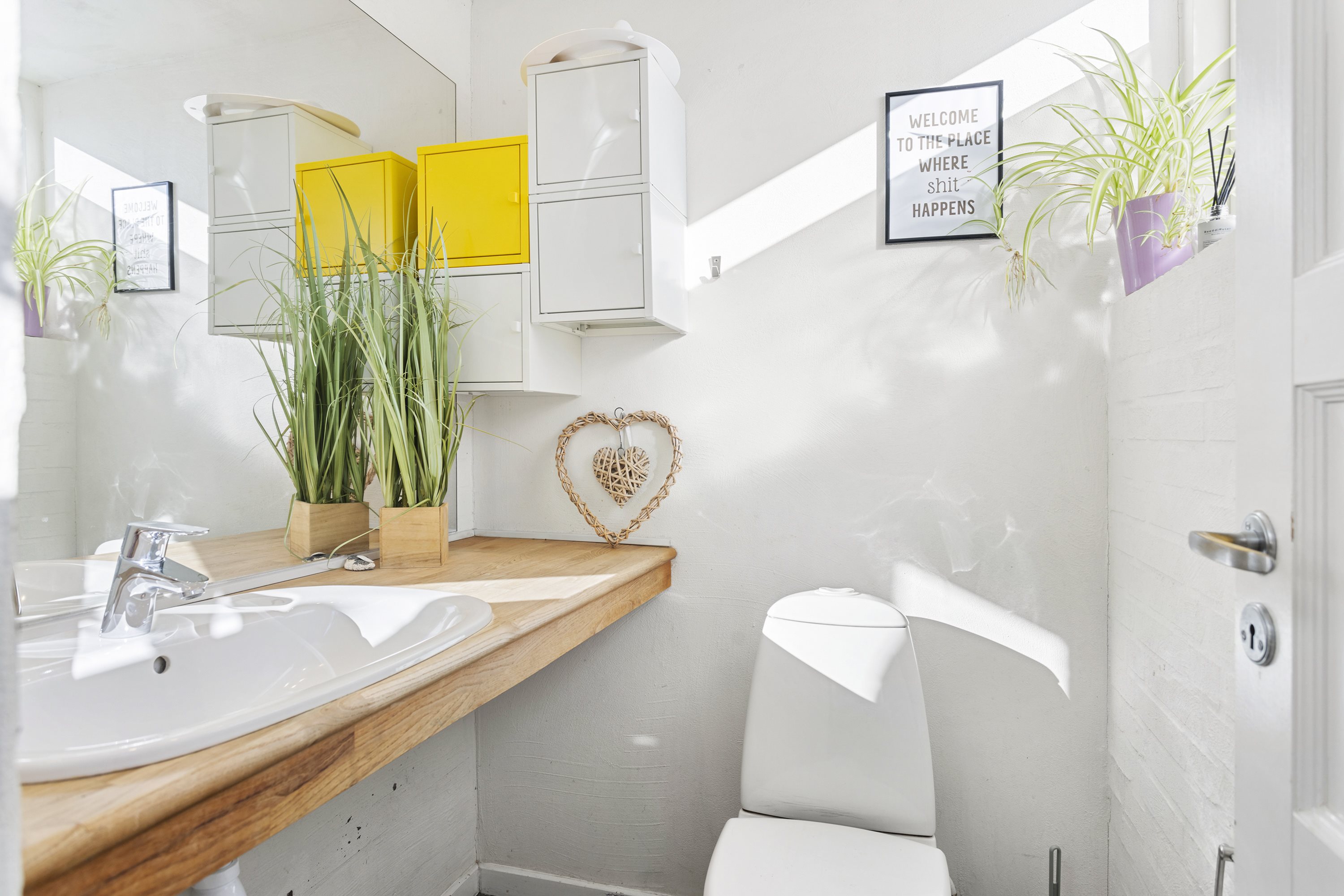 Fremhævet toilet billede i fuldskærmstilstand. Billede af Stærevej 6, 9881 Bindslev