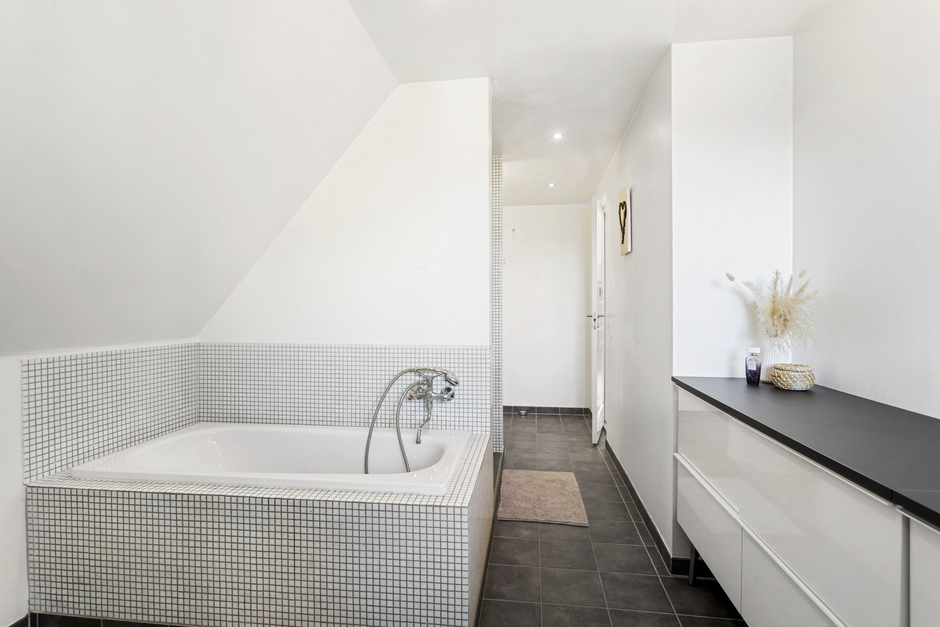 Fremhævet badeværelse billede i fuldskærmstilstand. Billede af Stærevej 6, 9881 Bindslev