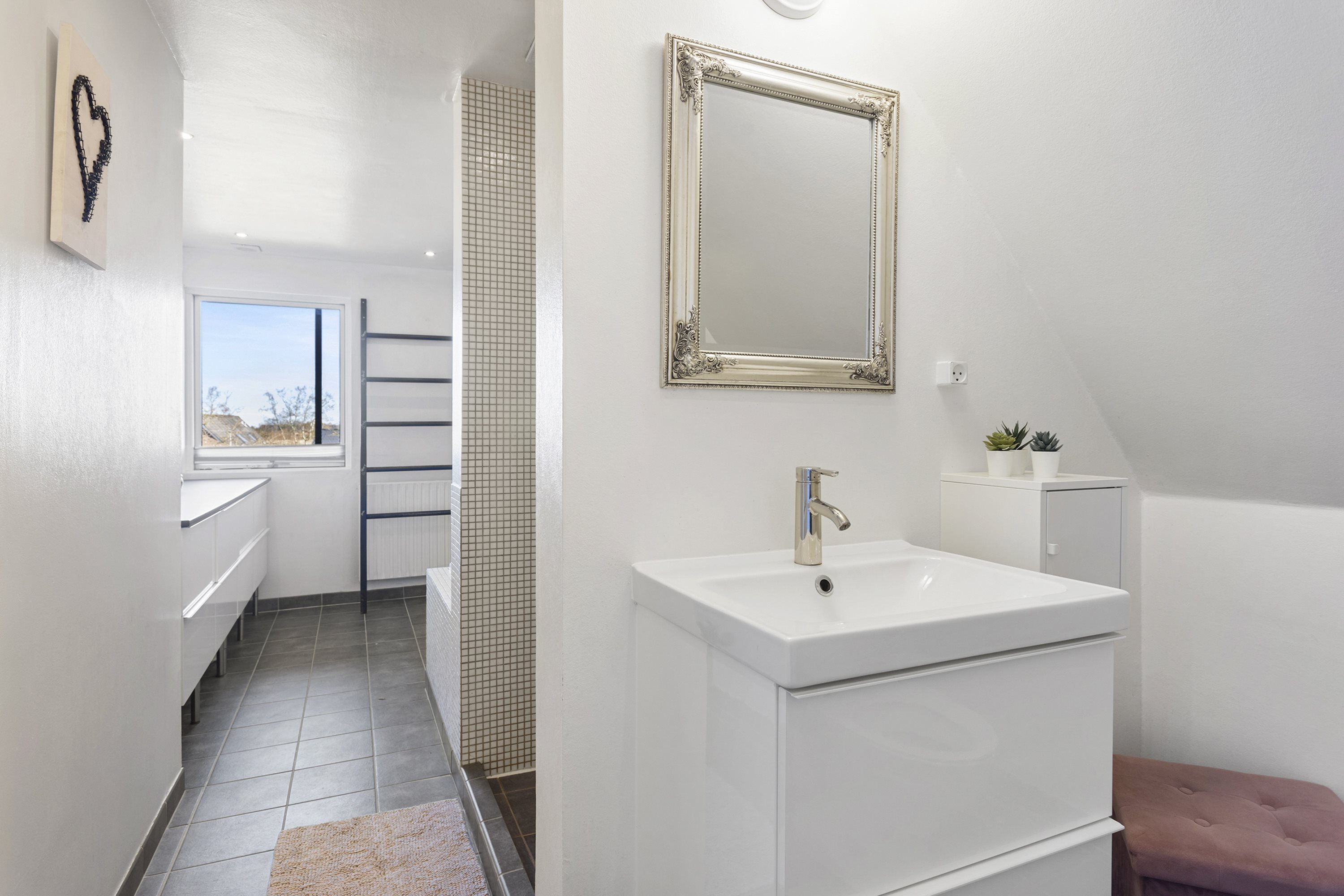 Fremhævet badeværelse billede i fuldskærmstilstand. Billede af Stærevej 6, 9881 Bindslev