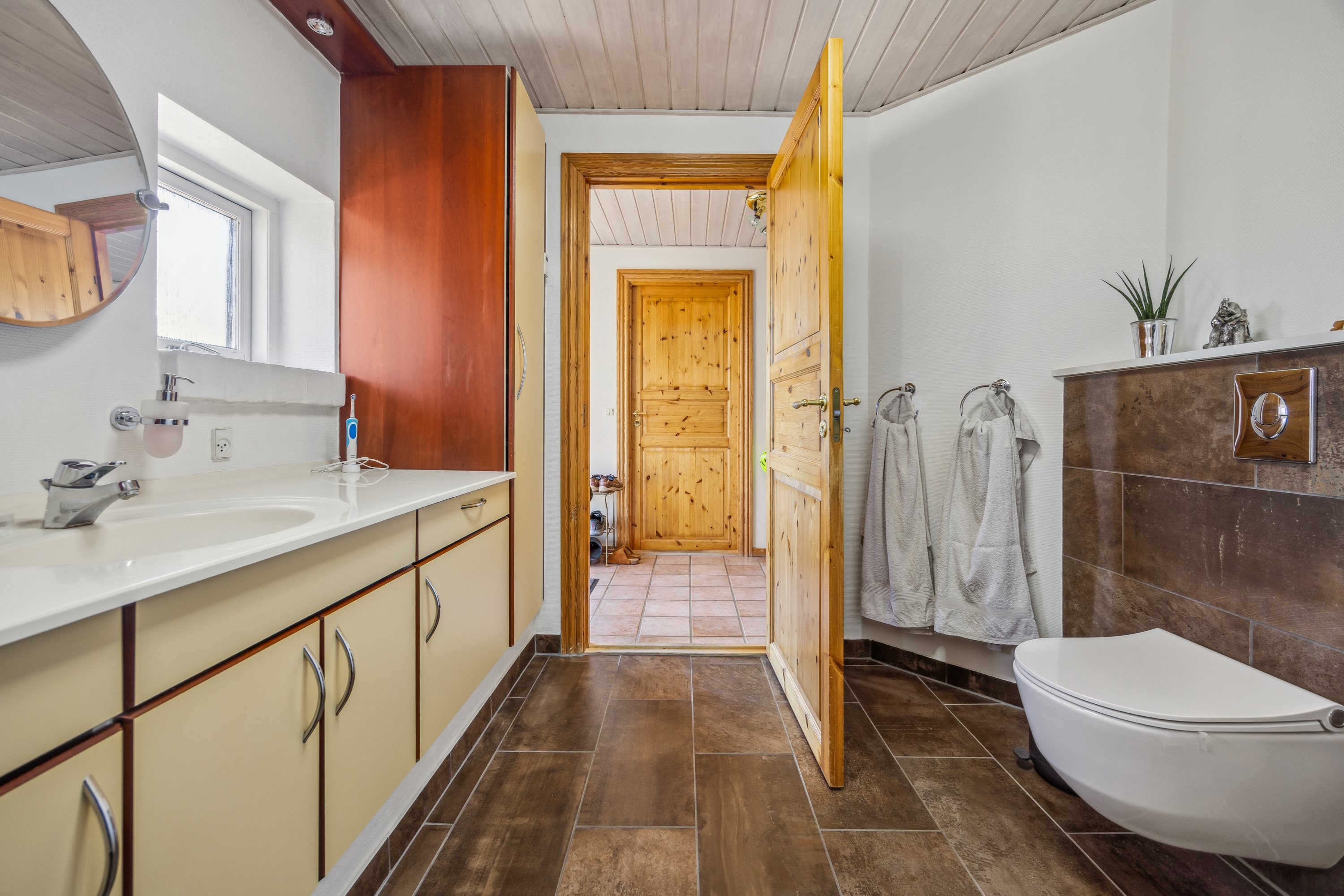 Fremhævet badeværelse billede i fuldskærmstilstand. Billede af Ole Langes Vej 2, 9460 Brovst