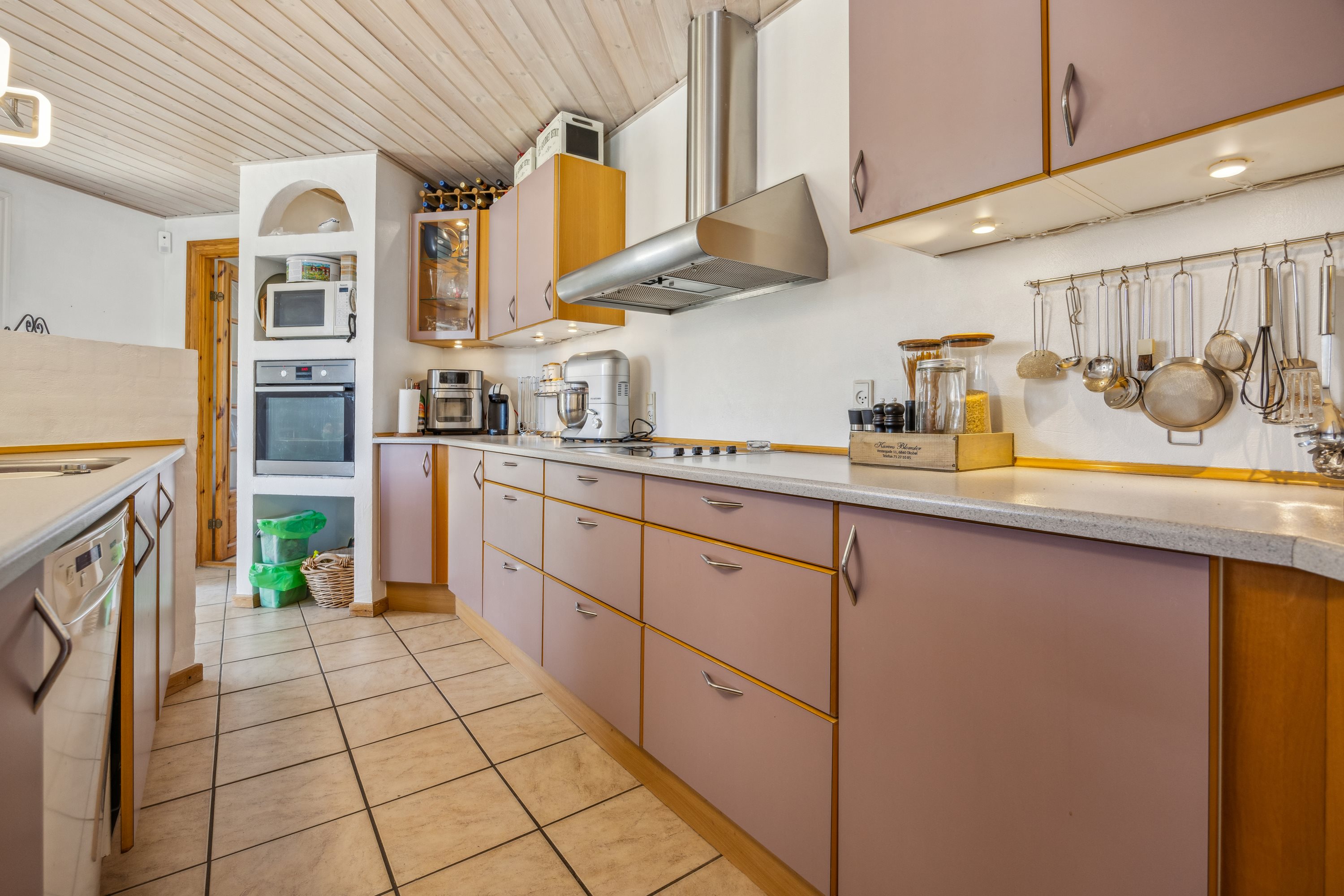 Fremhævet køkken/alrum billede i fuldskærmstilstand. Billede af Ole Langes Vej 2, 9460 Brovst