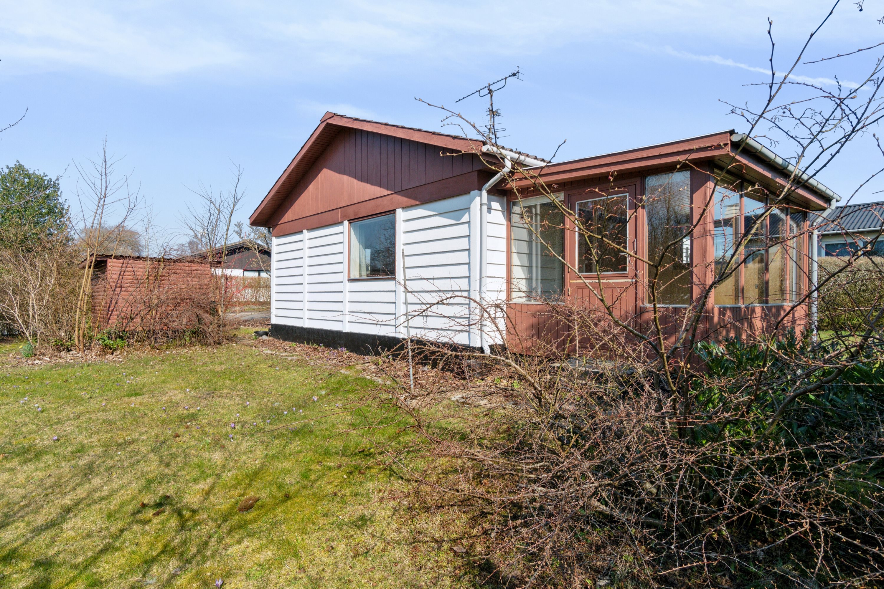 Fremhævet set fra haven billede i fuldskærmstilstand. Billede af Buen 7, Lobbæk, 3720 Aakirkeby