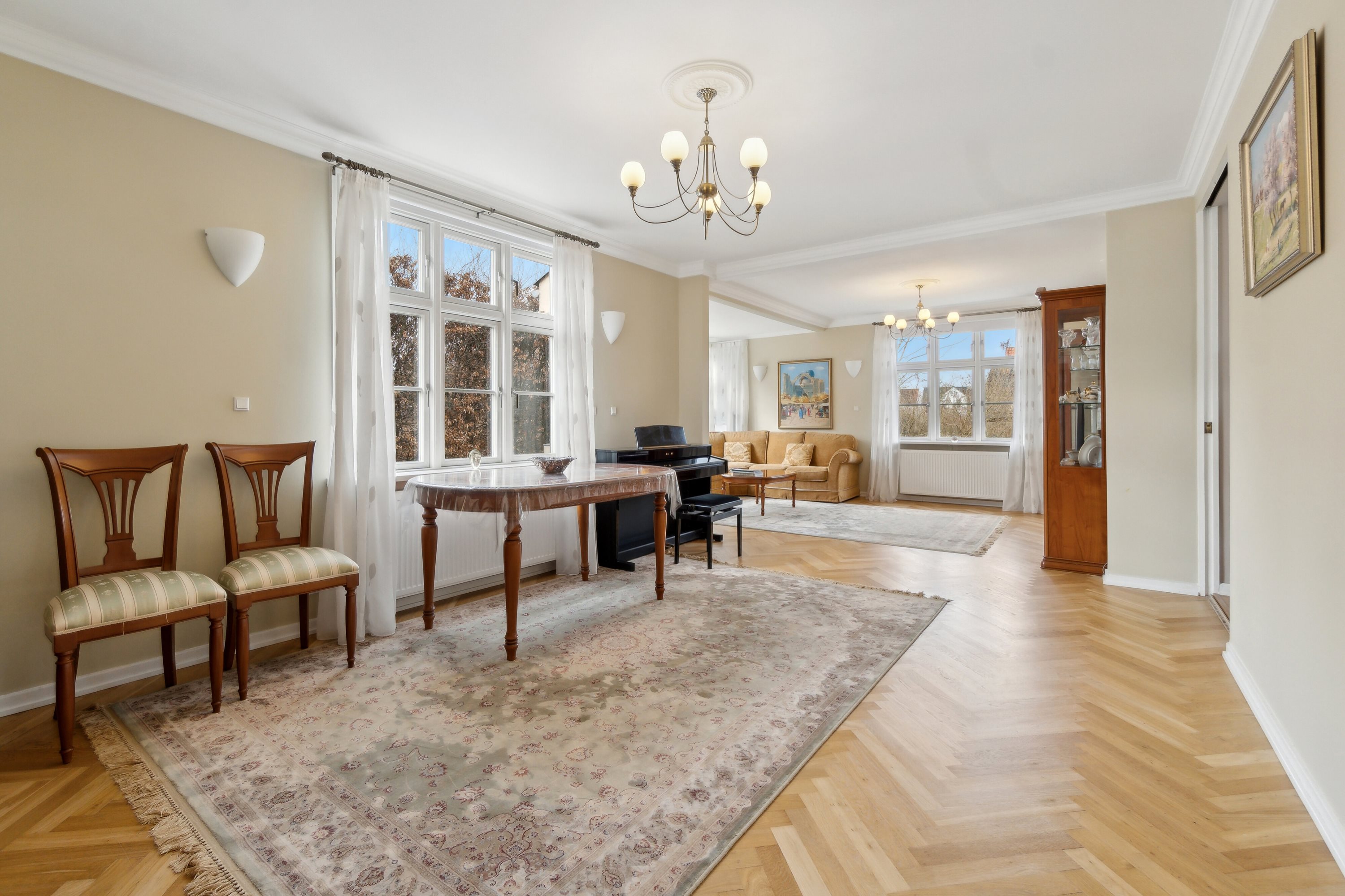 Fremhævet stue billede i fuldskærmstilstand. Billede af Birkholmsvej 36, 2800 Kongens Lyngby