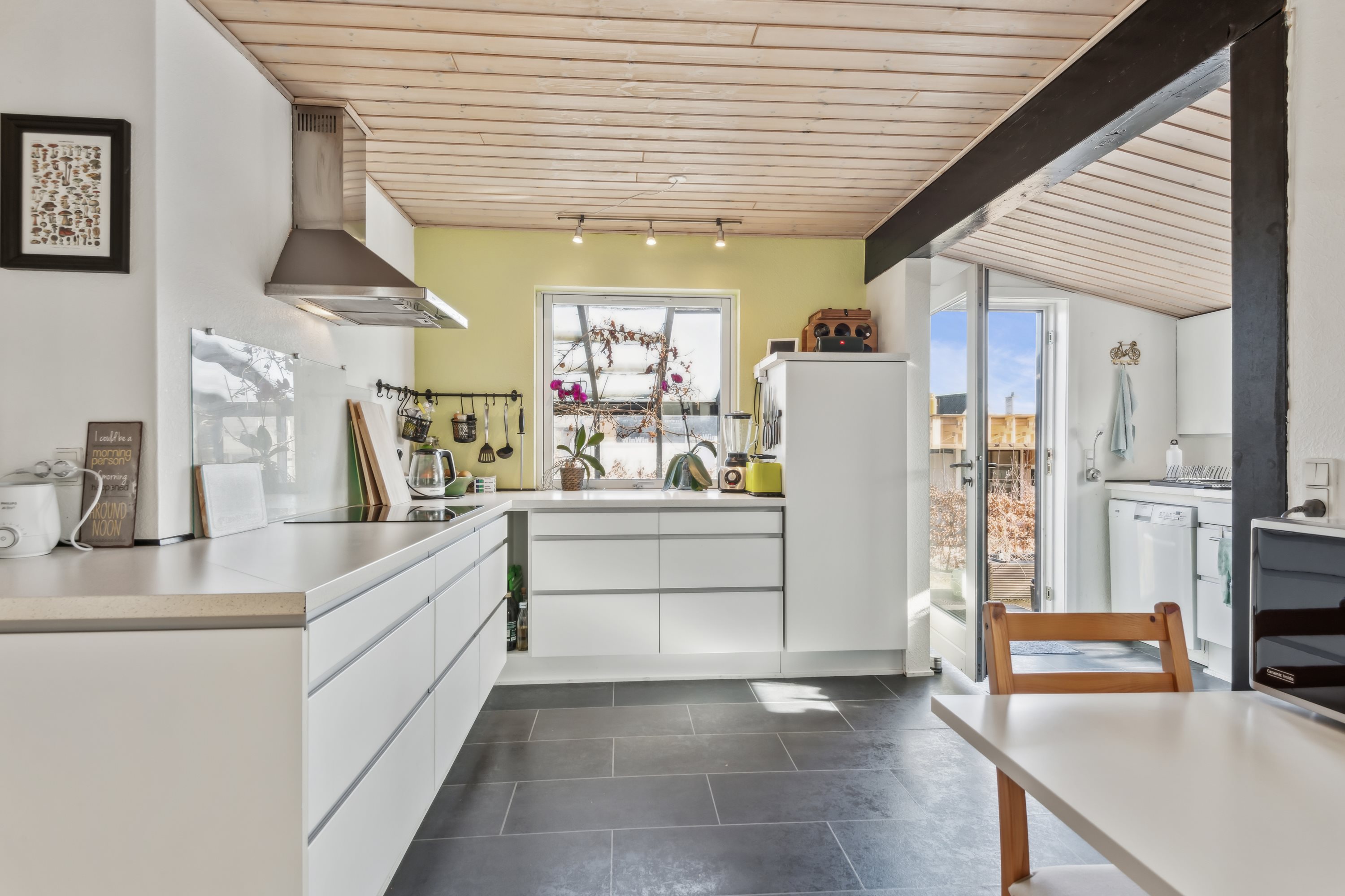 Miniaturebillede 1: køkken-alrum. Billede af Buderupholmvej 19, 9530 Støvring