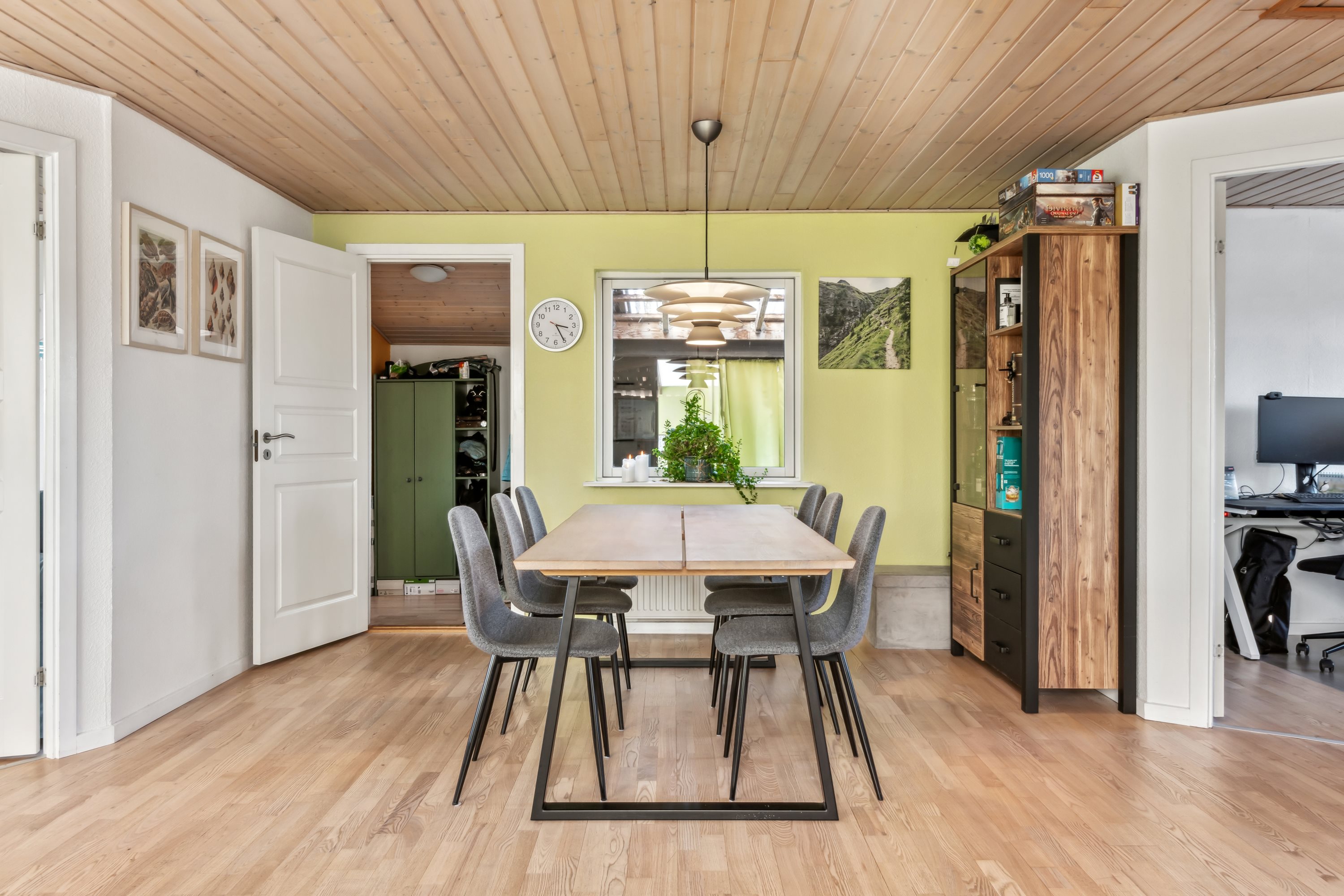 Fremhævet køkken-alrum billede i fuldskærmstilstand. Billede af Buderupholmvej 19, 9530 Støvring