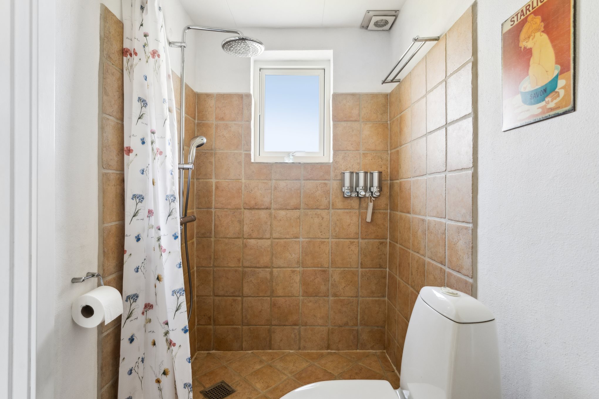 Fremhævet badeværelse billede i fuldskærmstilstand. Billede af Erik Klippings Vej 3, 8960 Randers SØ