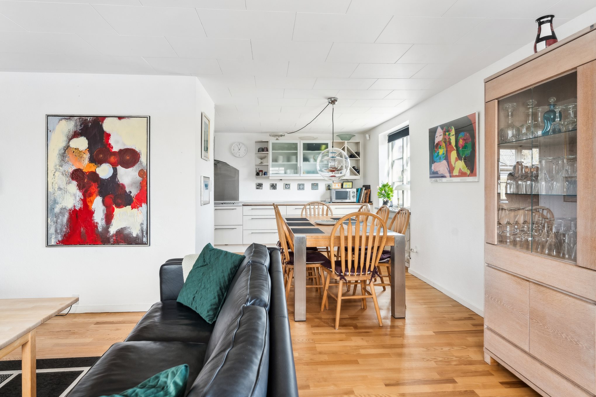 Fremhævet stue billede i fuldskærmstilstand. Billede af Erik Klippings Vej 3, 8960 Randers SØ