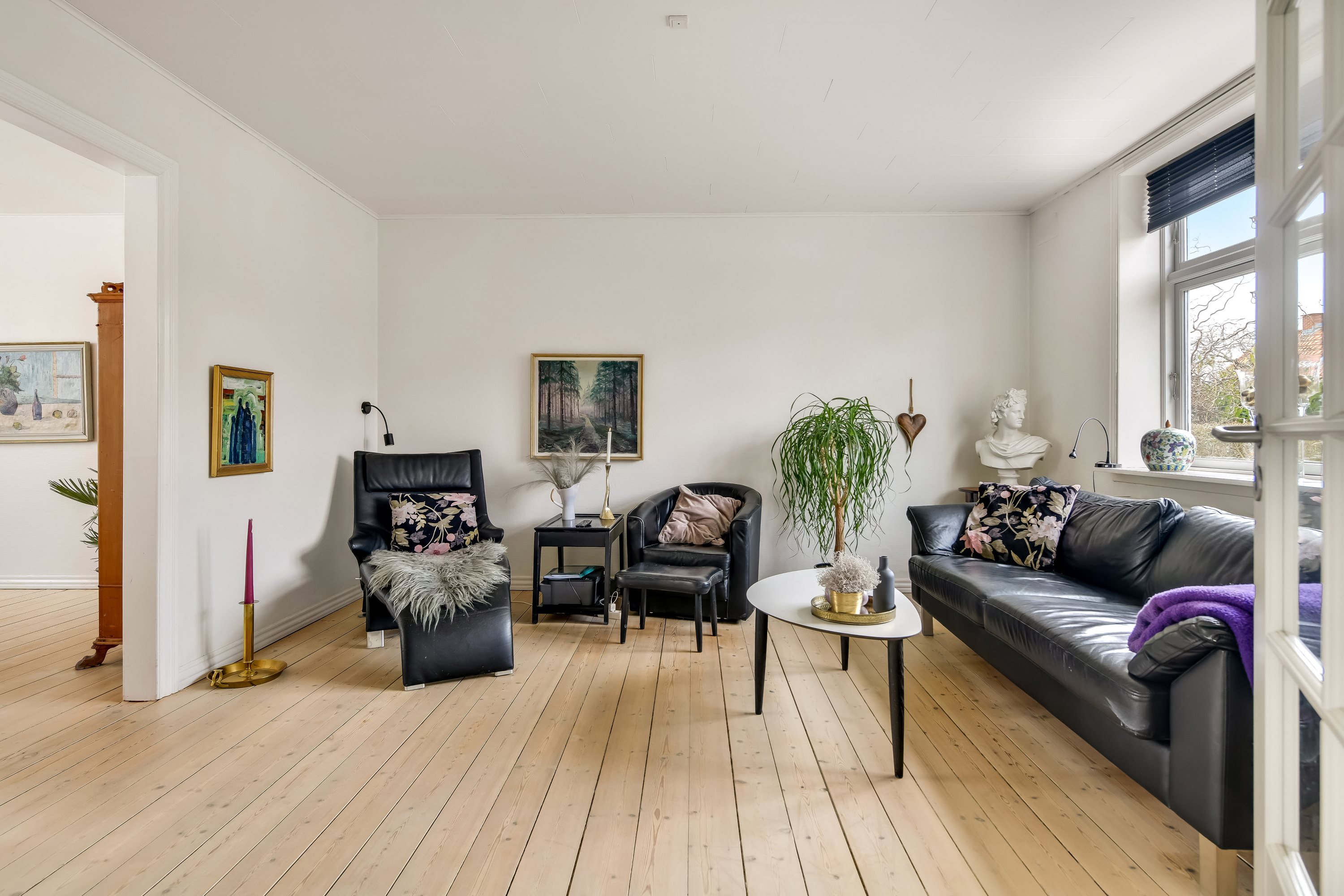 Fremhævet stue billede i fuldskærmstilstand. Billede af Grundtvigs Alle 85, 6700 Esbjerg