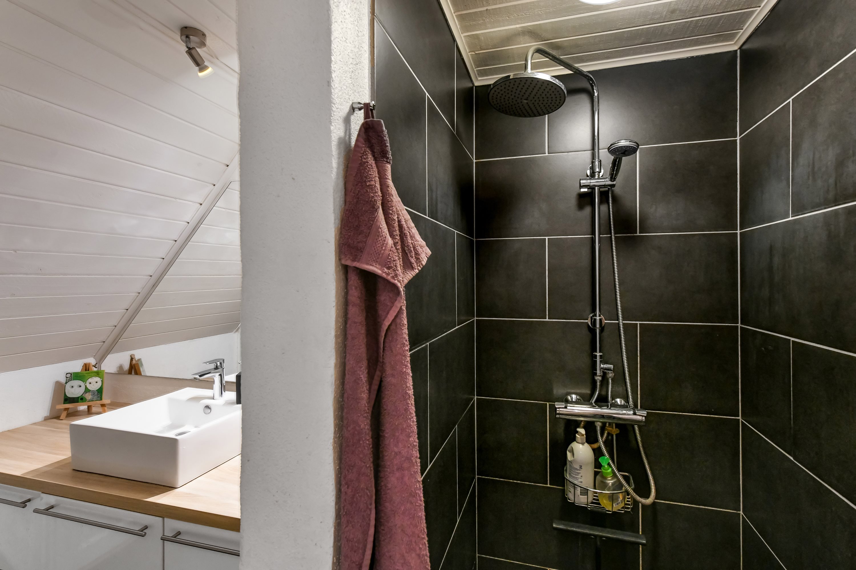 Fremhævet badeværelse billede i fuldskærmstilstand. Billede af Grundtvigs Alle 85, 6700 Esbjerg