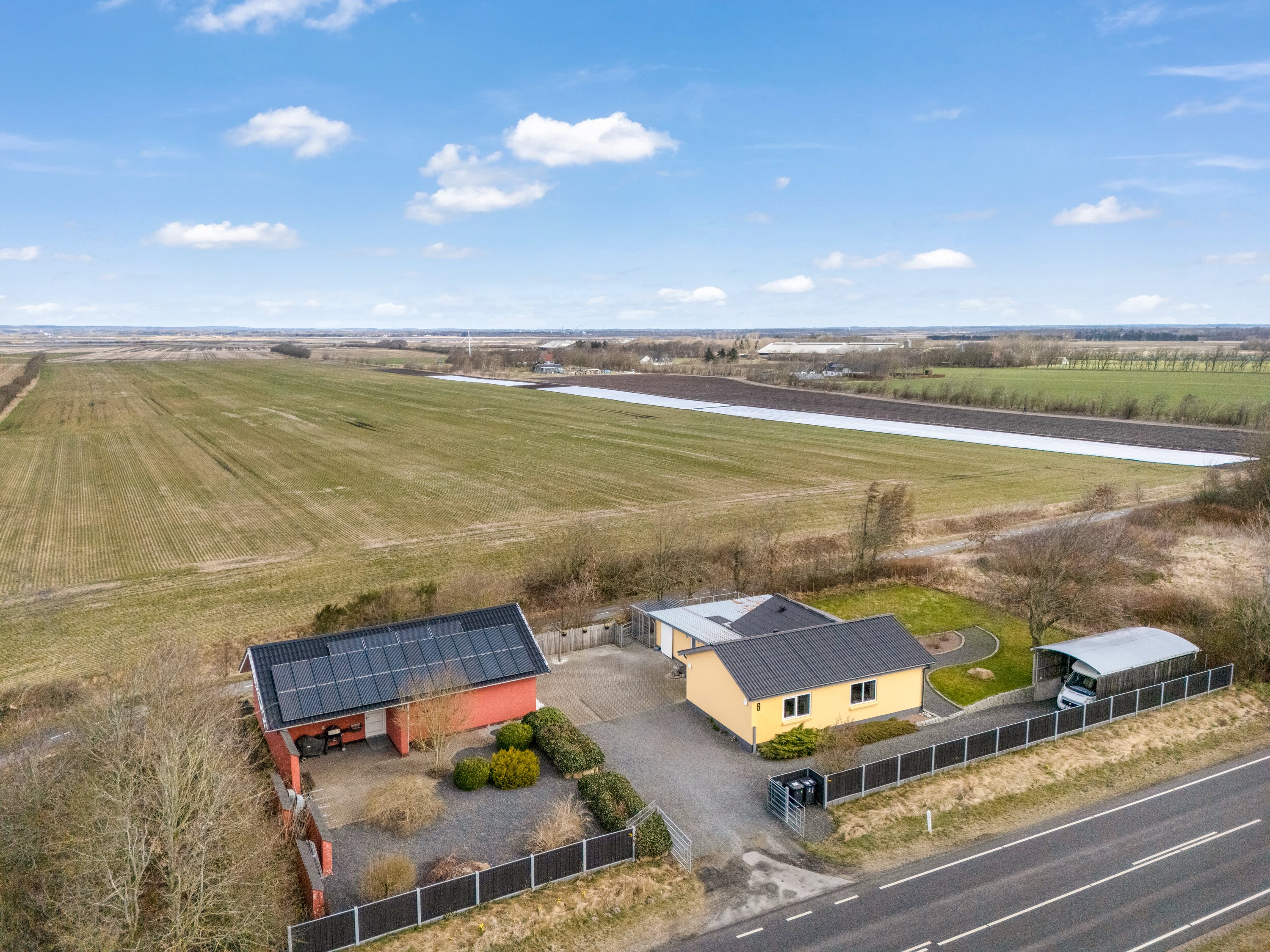 Miniaturebillede 2: luftfoto. Billede af Tarmvej 6, Lønborg, 6880 Tarm