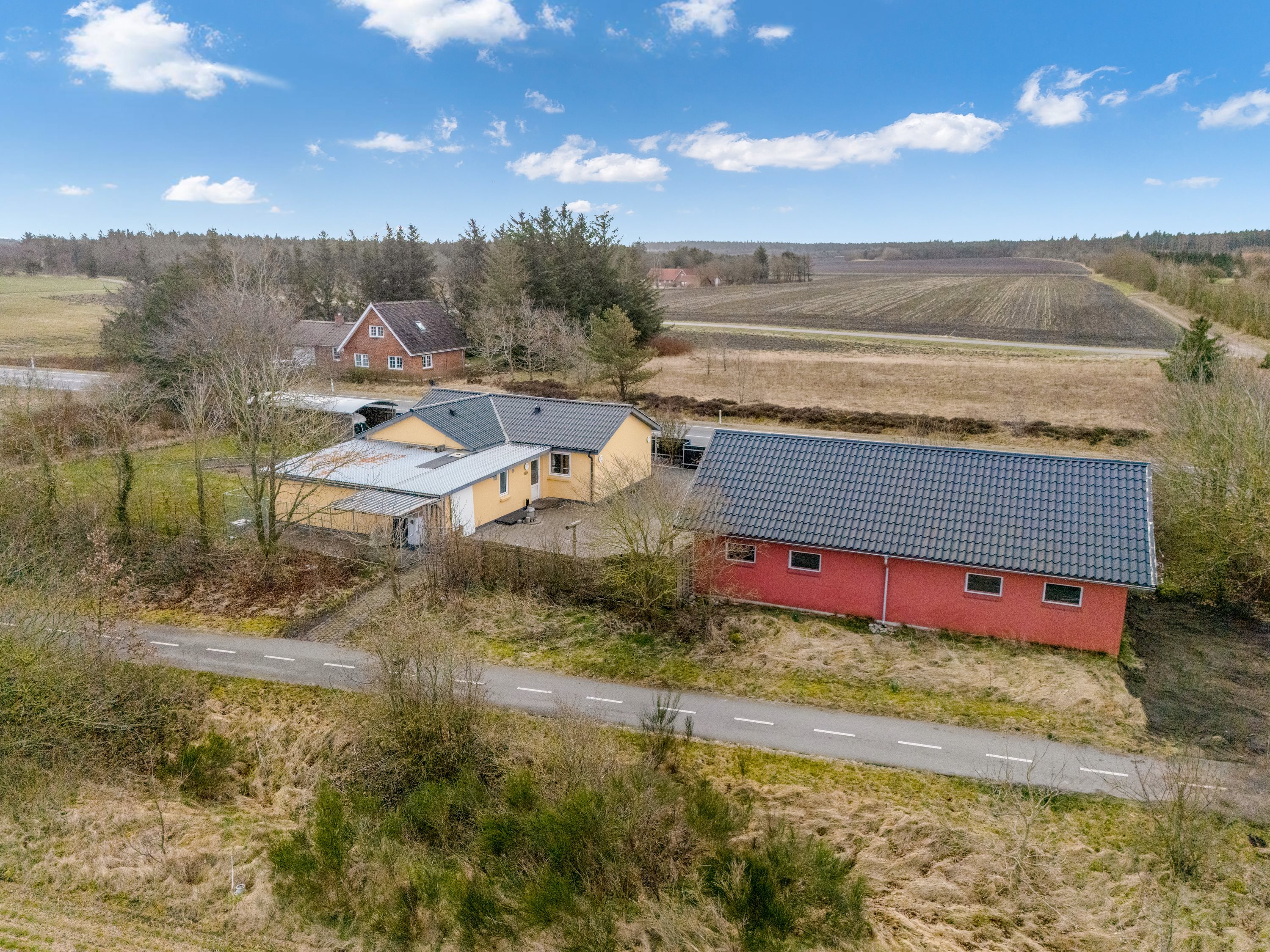 Fremhævet luftfoto billede i fuldskærmstilstand. Billede af Tarmvej 6, Lønborg, 6880 Tarm