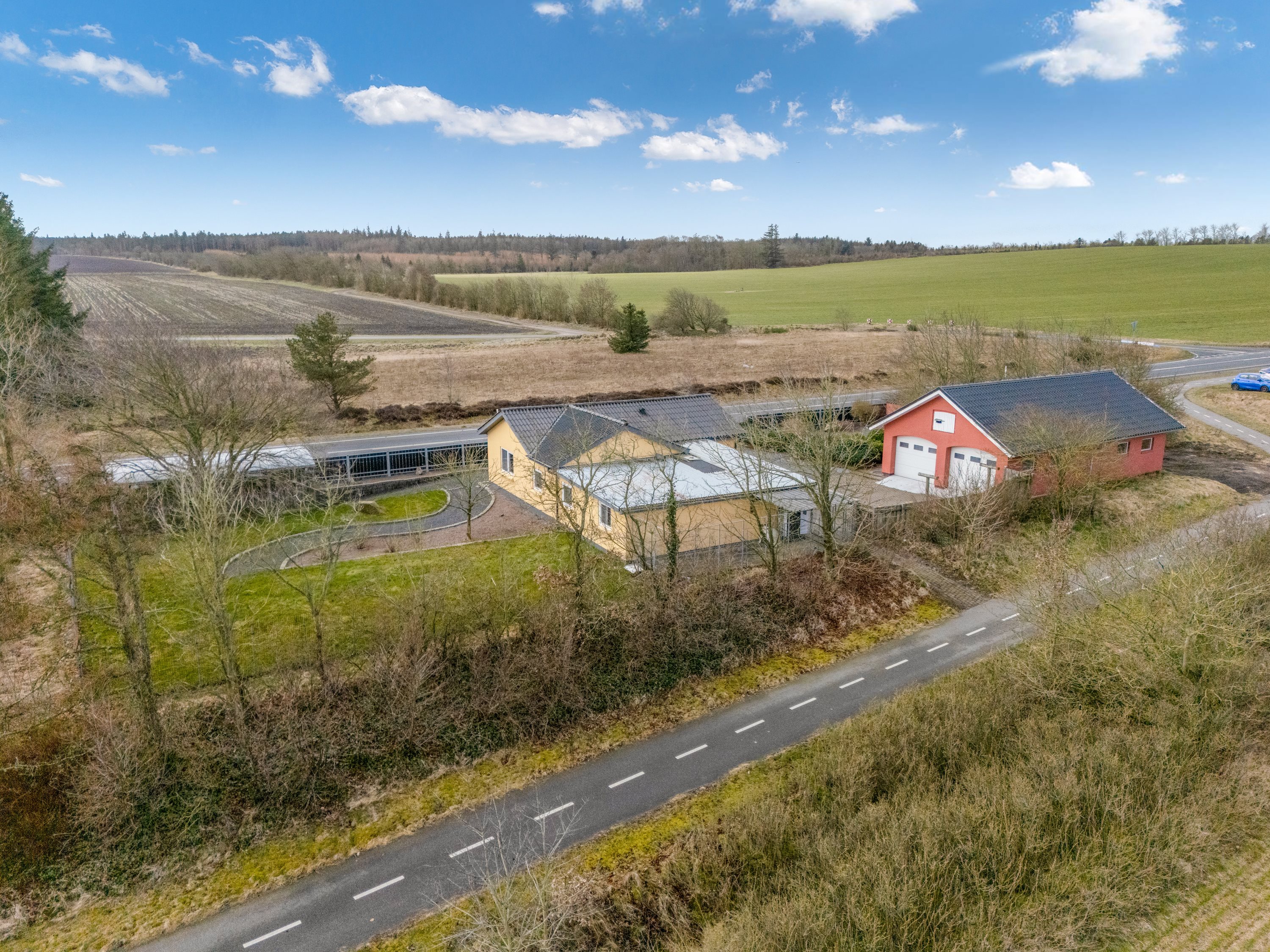 Fremhævet luftfoto billede i fuldskærmstilstand. Billede af Tarmvej 6, Lønborg, 6880 Tarm