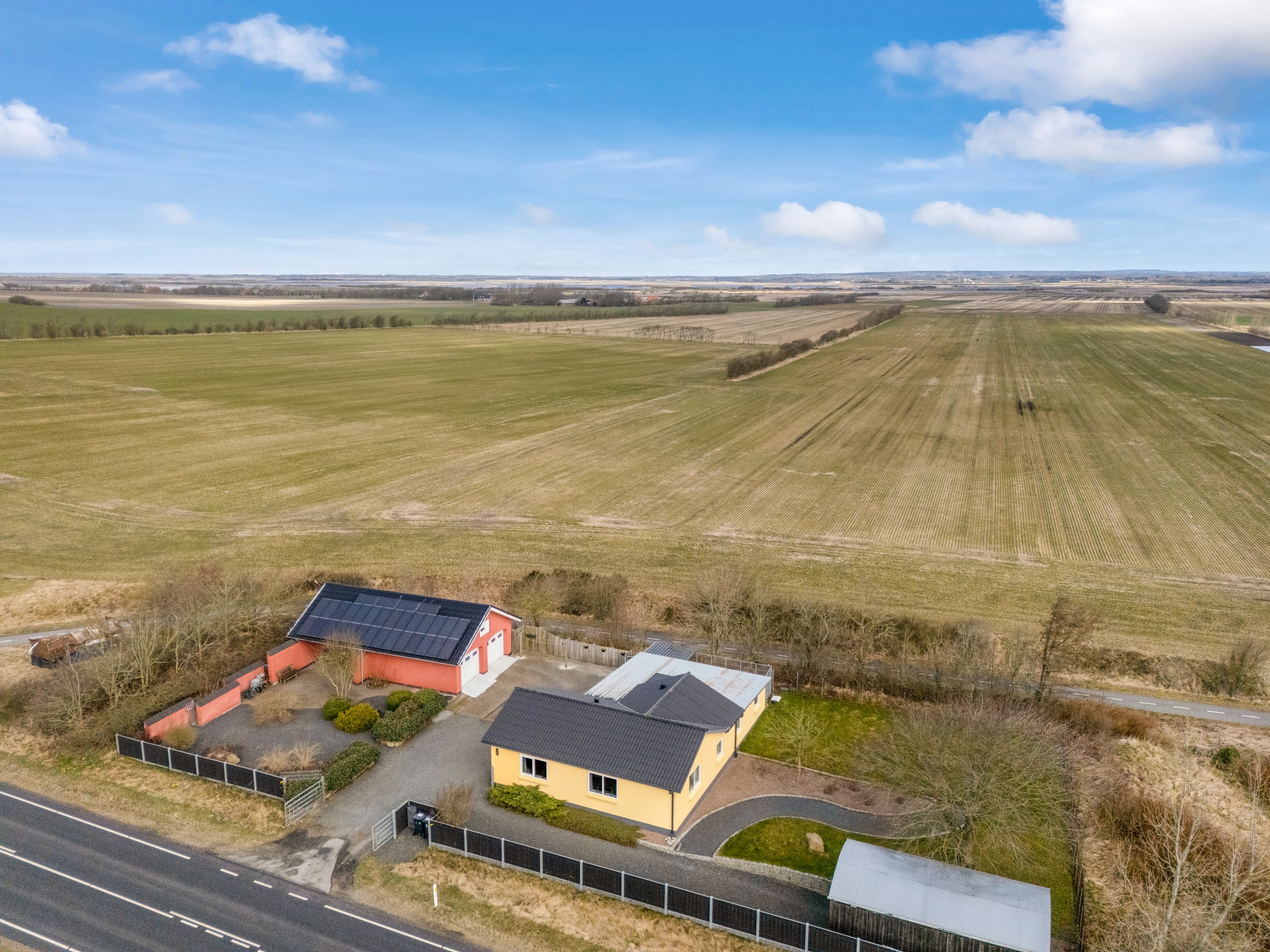 Fremhævet luftfoto billede i fuldskærmstilstand. Billede af Tarmvej 6, Lønborg, 6880 Tarm