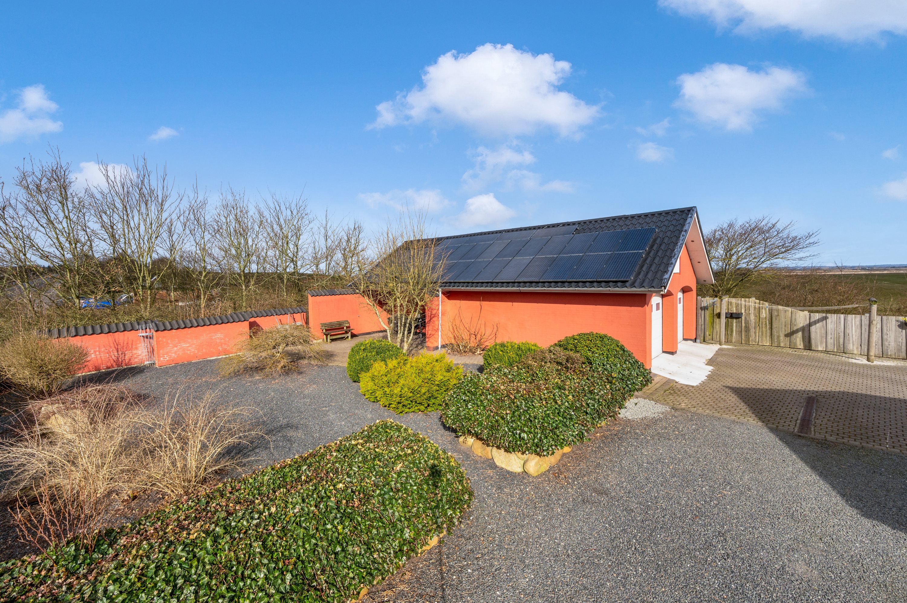 Fremhævet udendørs billede i fuldskærmstilstand. Billede af Tarmvej 6, Lønborg, 6880 Tarm