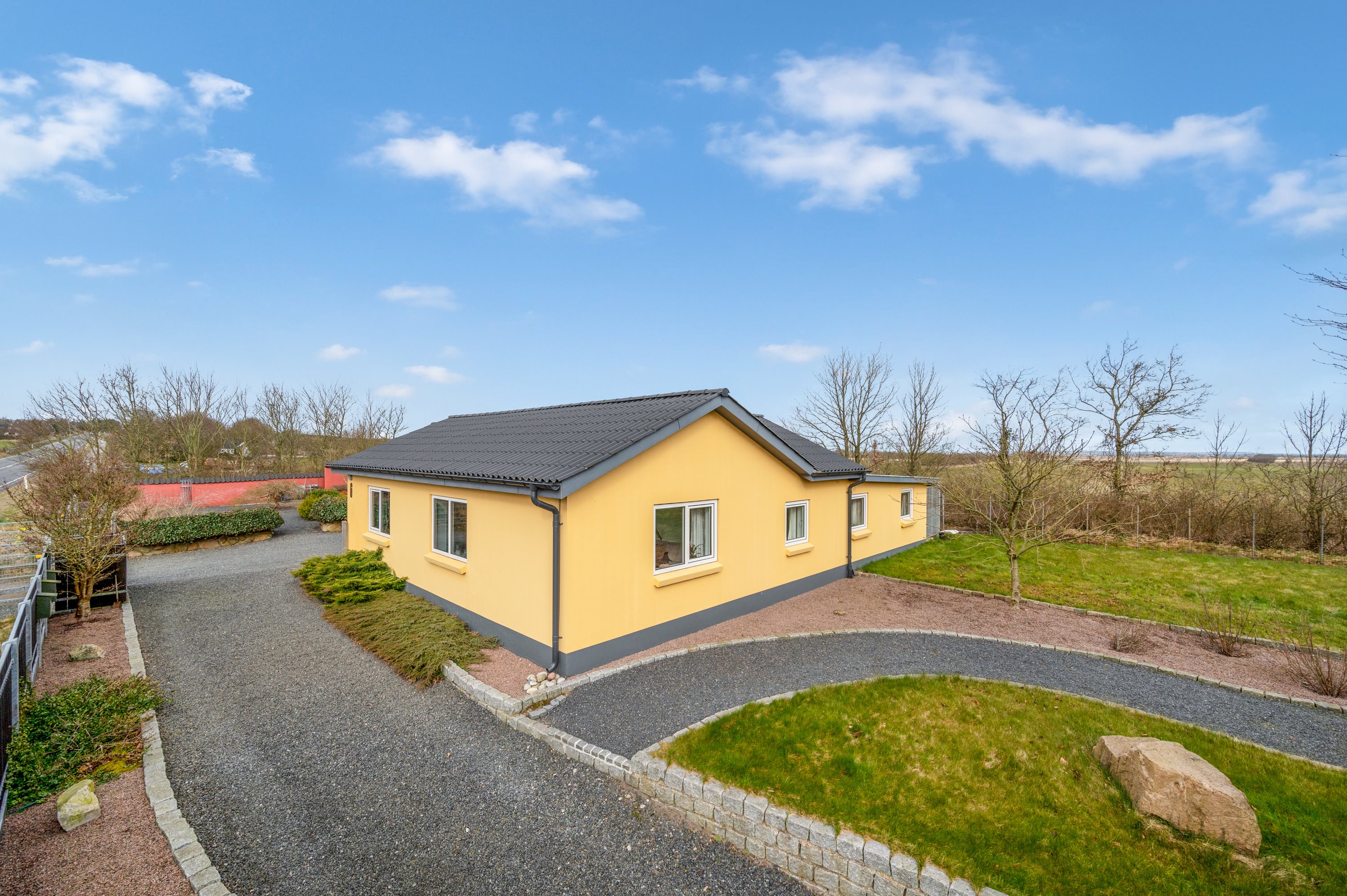 Fremhævet udendørs billede i fuldskærmstilstand. Billede af Tarmvej 6, Lønborg, 6880 Tarm