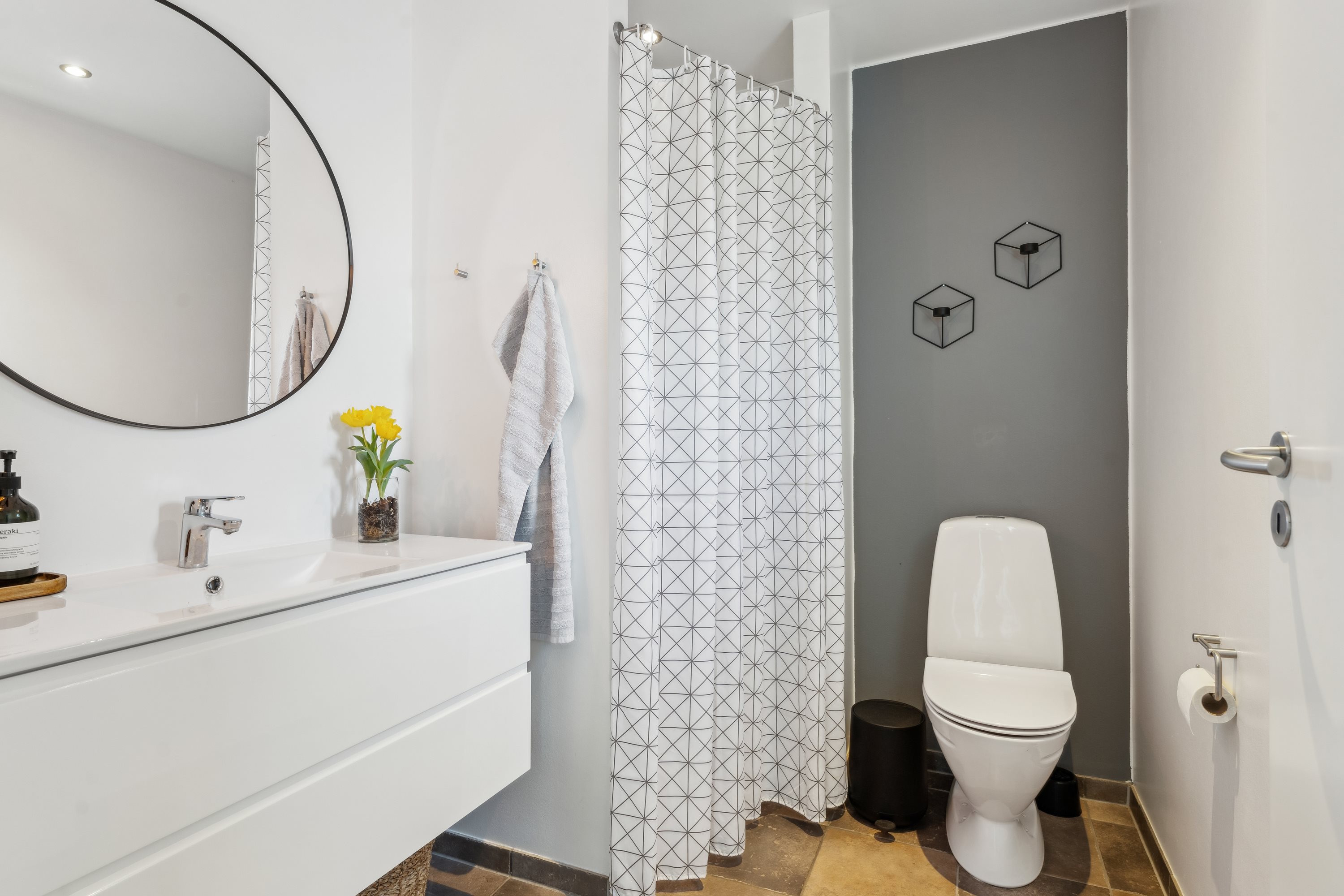 Fremhævet badeværelse billede i fuldskærmstilstand. Billede af Granvænget 15, 8990 Fårup