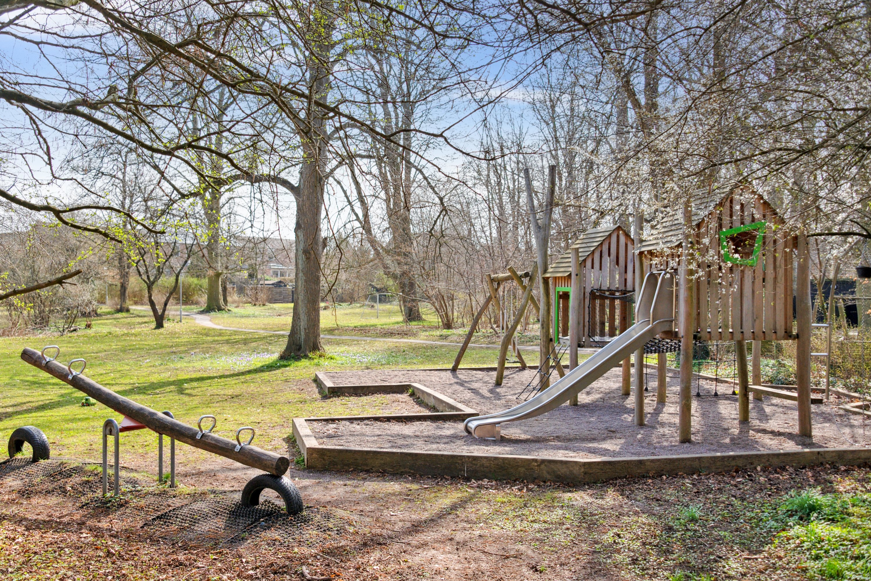 Fremhævet udendørs billede i fuldskærmstilstand. Billede af Elletoften 8, 2800 Kongens Lyngby