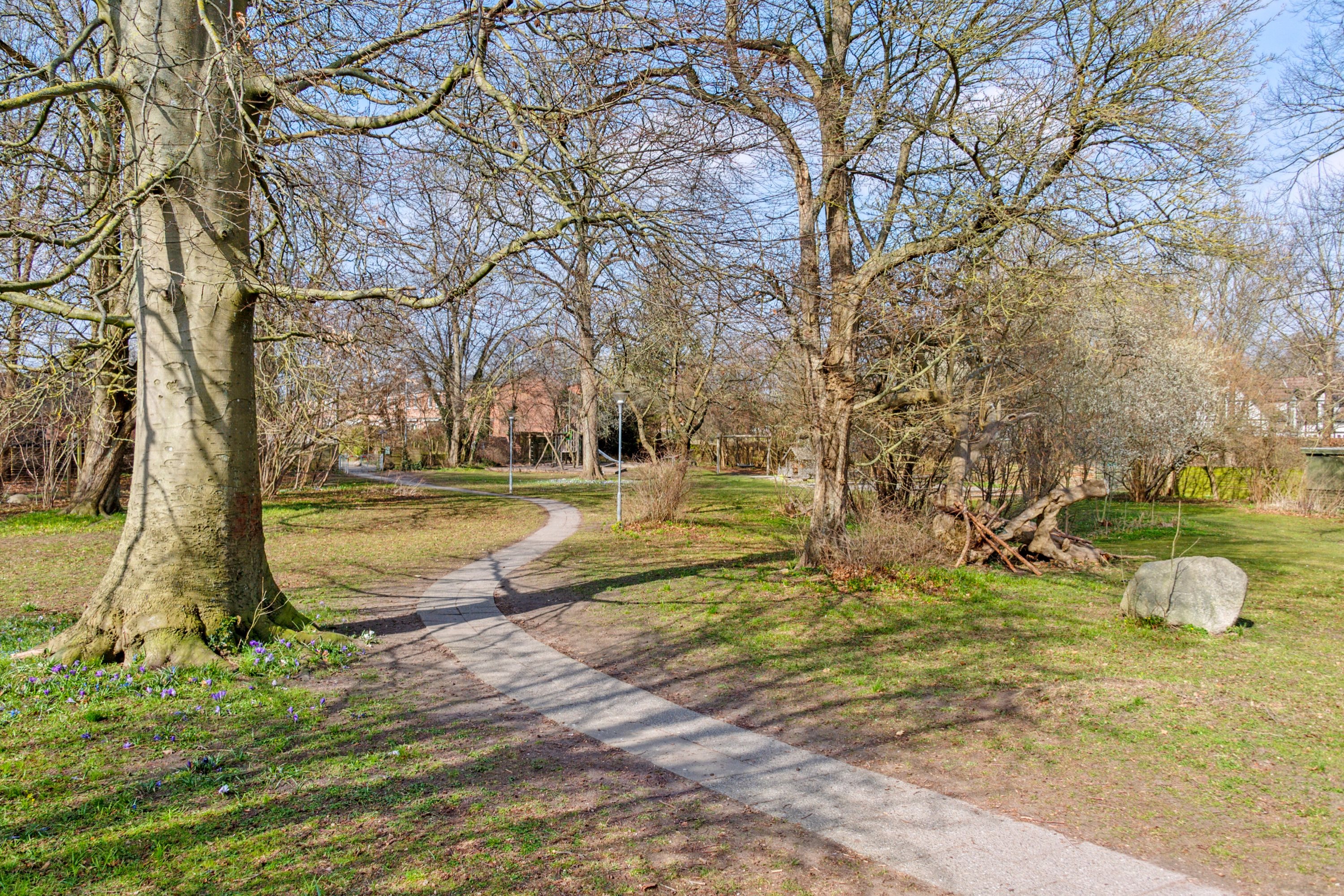 Fremhævet udendørs billede i fuldskærmstilstand. Billede af Elletoften 8, 2800 Kongens Lyngby