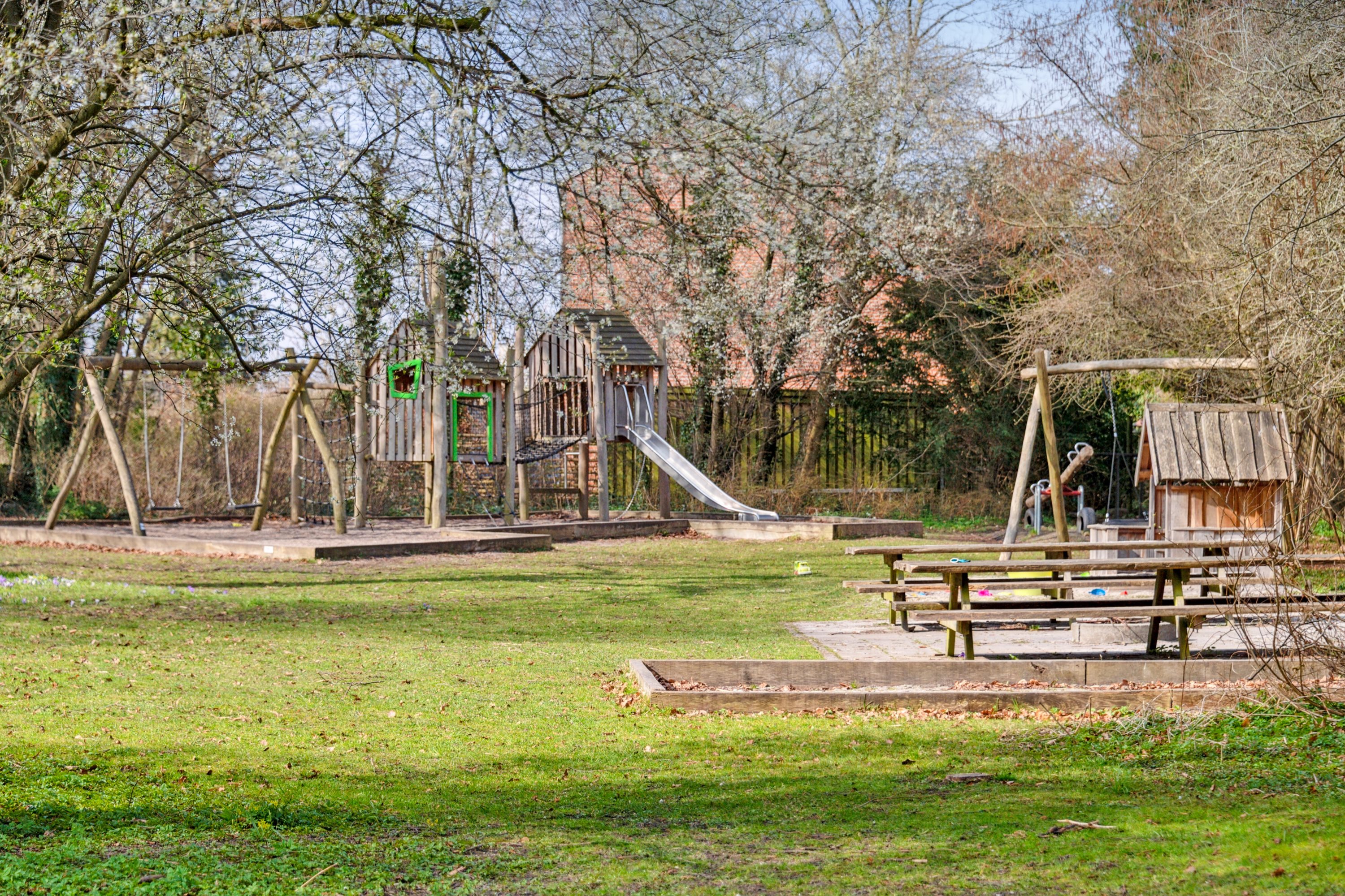 Fremhævet udendørs billede i fuldskærmstilstand. Billede af Elletoften 8, 2800 Kongens Lyngby