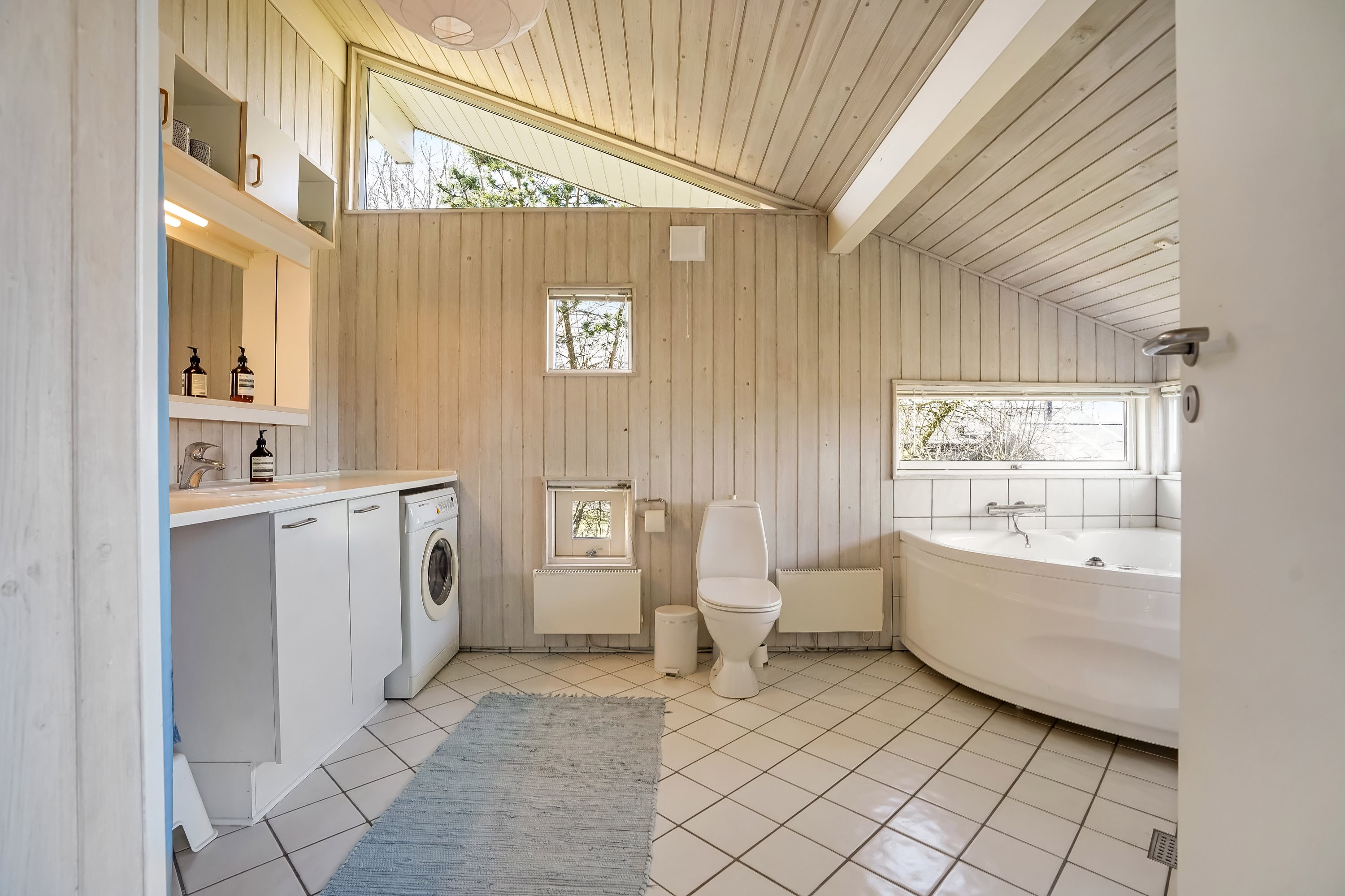 Fremhævet badeværelse billede i fuldskærmstilstand. Billede af Kildevangsvej 18, Baaring Mark, 5466 Asperup