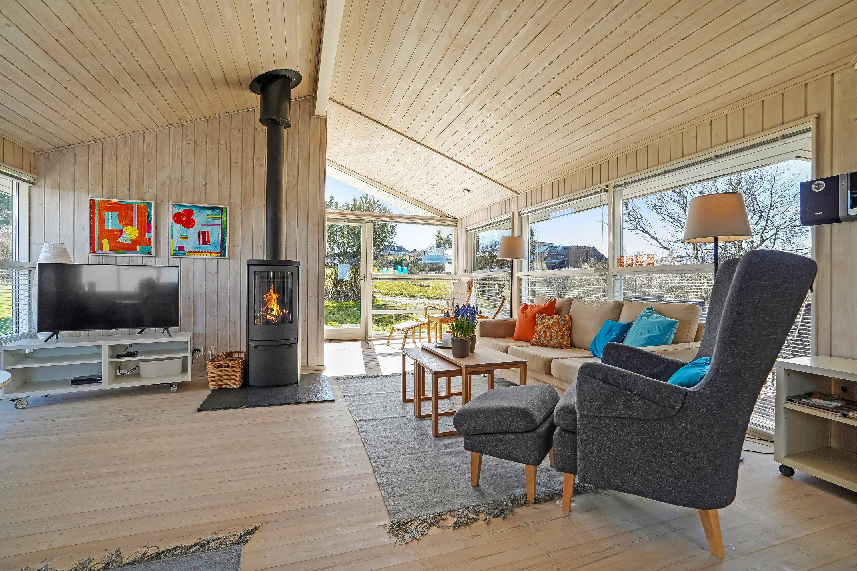 Fremhævet stue billede i fuldskærmstilstand. Billede af Kildevangsvej 18, Baaring Mark, 5466 Asperup