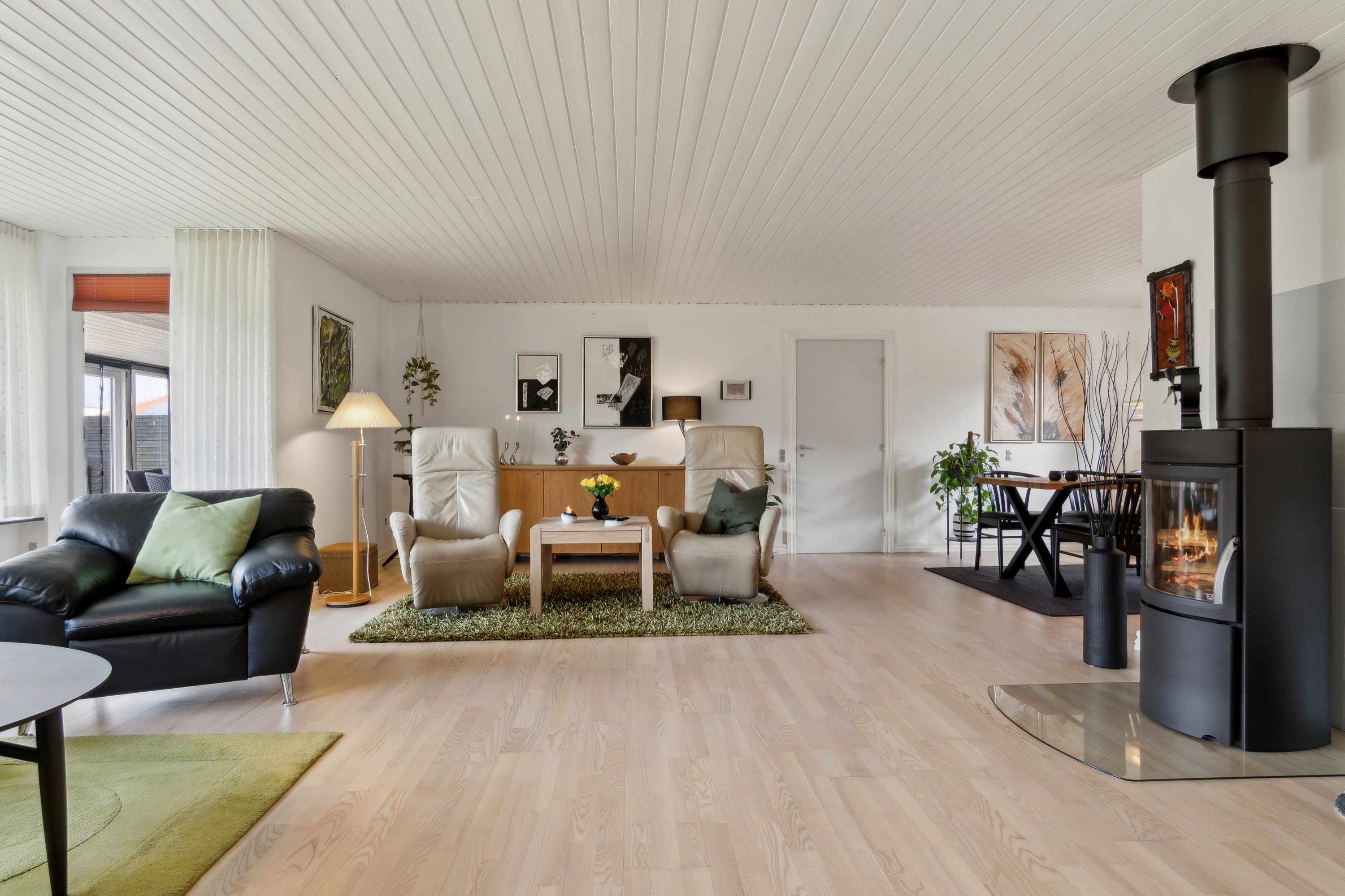 Fremhævet stue billede i fuldskærmstilstand. Billede af Villavej 3, Østerild, 7700 Thisted