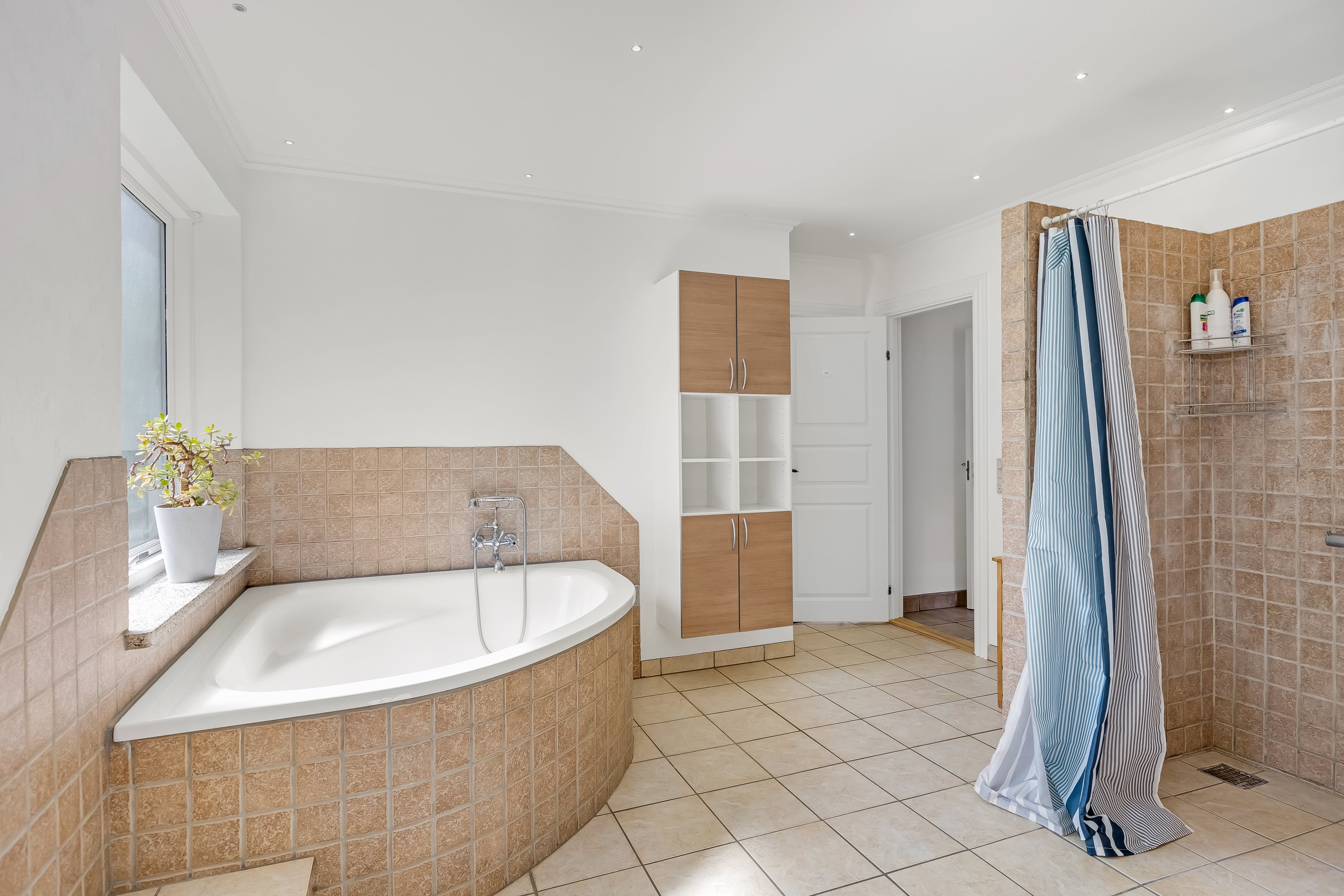 Fremhævet badeværelse billede i fuldskærmstilstand. Billede af Mejerholmvej 1, 6270 Tønder