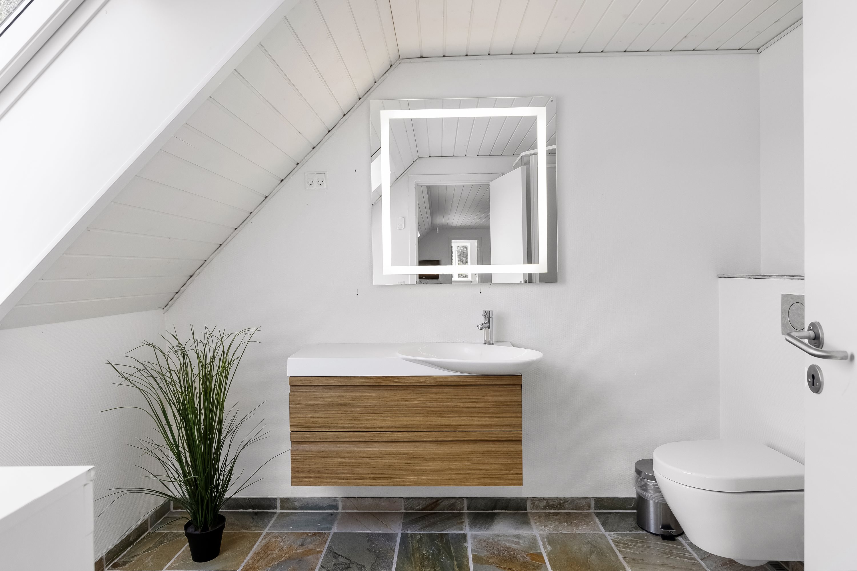 Fremhævet badeværelse billede i fuldskærmstilstand. Billede af Mejerholmvej 1, 6270 Tønder