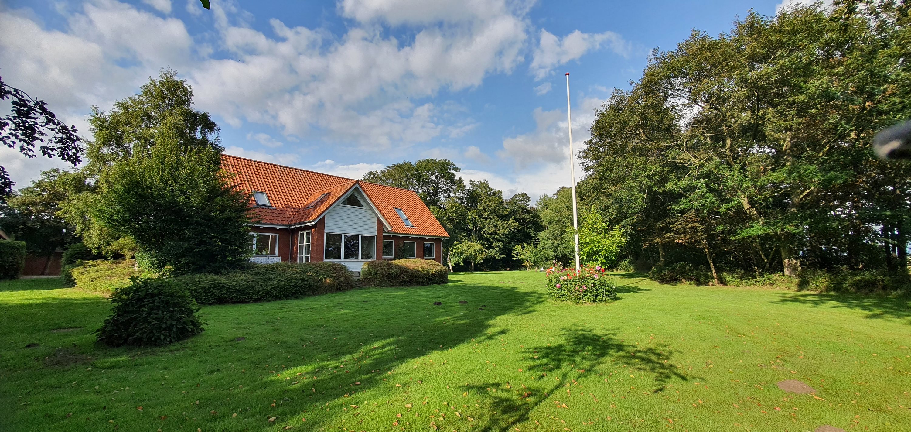 Fremhævet udendørs billede i fuldskærmstilstand. Billede af Mejerholmvej 1, 6270 Tønder