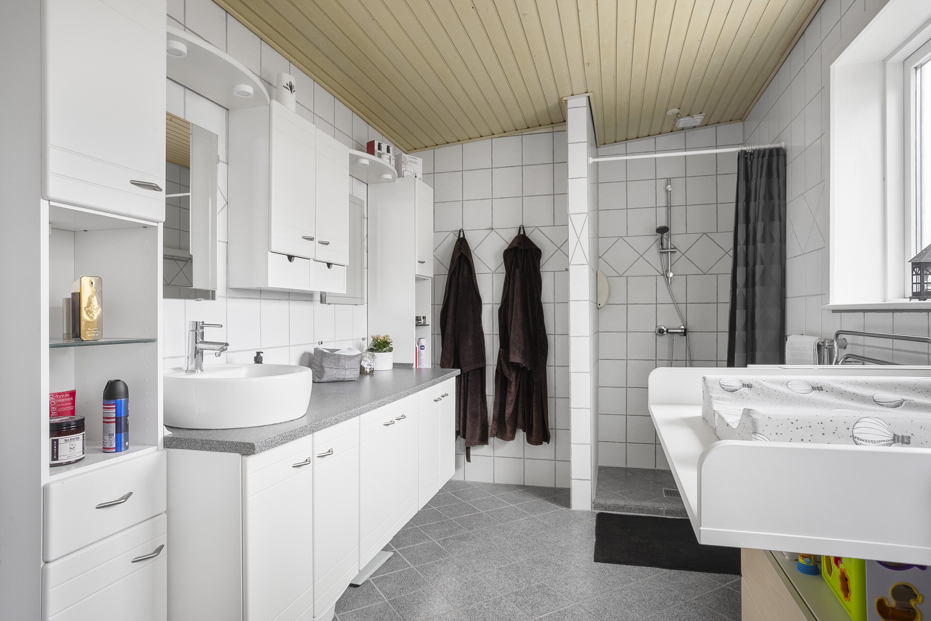 Fremhævet badeværelse billede i fuldskærmstilstand. Billede af Skodborg Stadionvej 2, Skodborg, 6630 Rødding