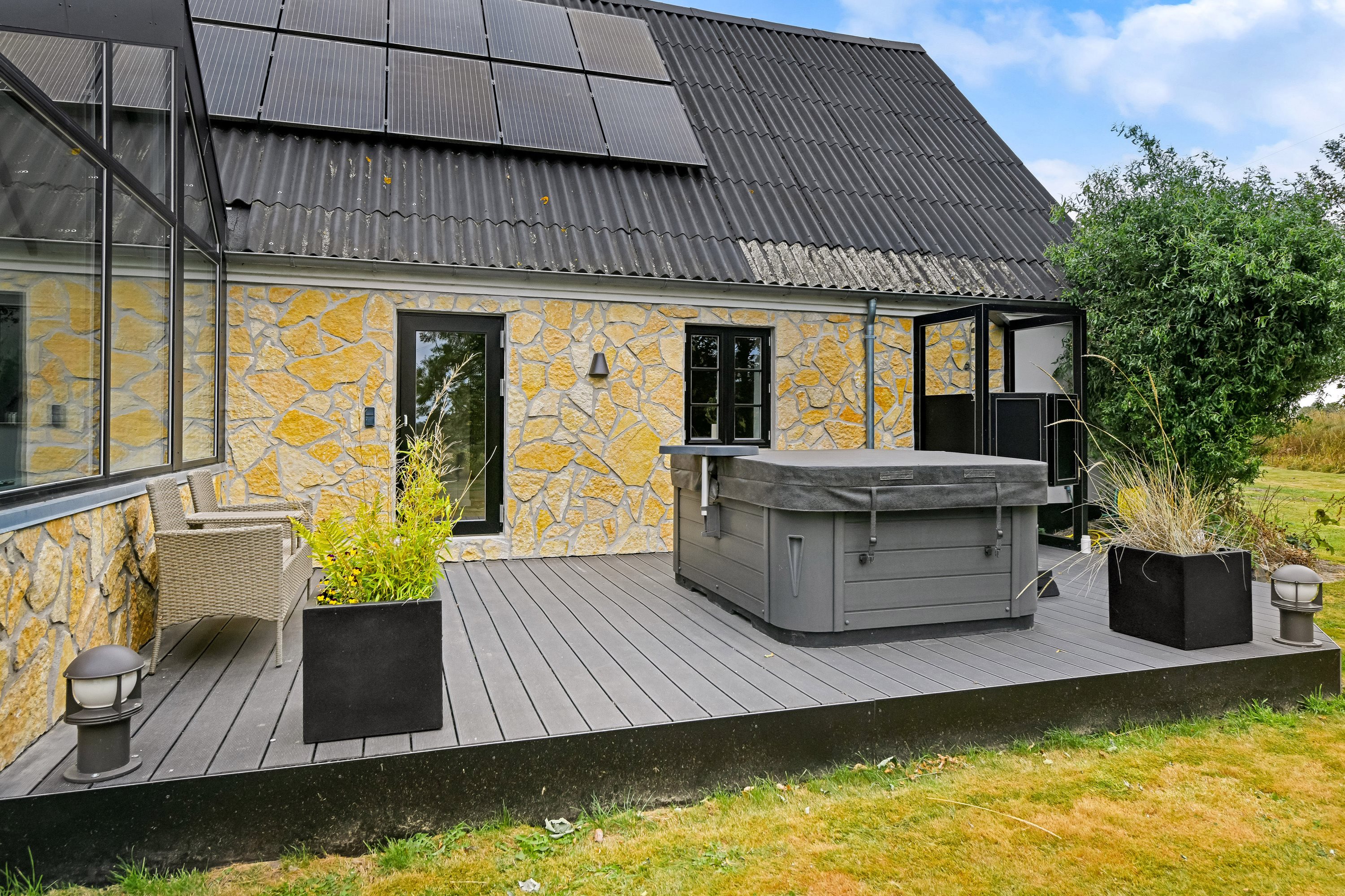 Fremhævet terrasse billede i fuldskærmstilstand. Billede af Astrupvej 50, 6715 Esbjerg N