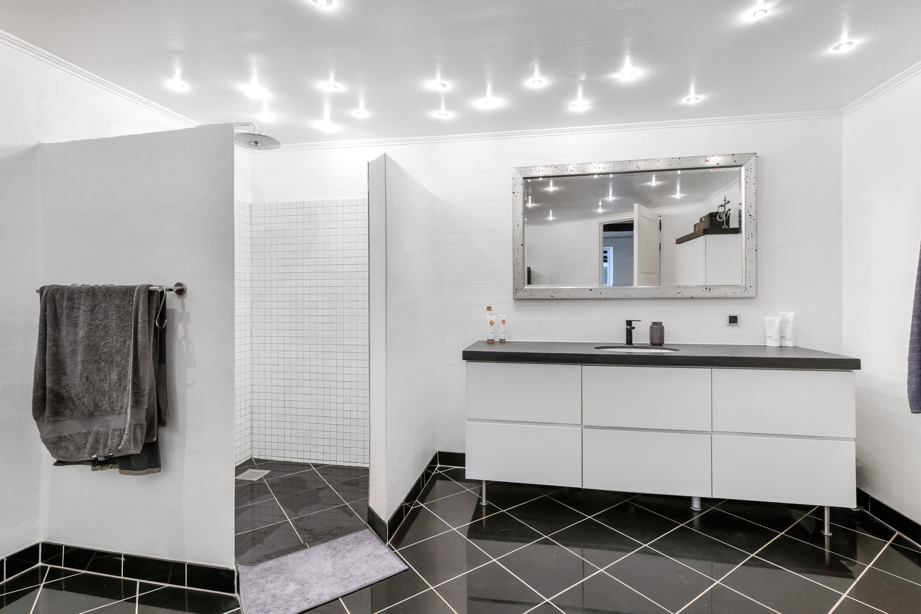 Fremhævet badeværelse billede i fuldskærmstilstand. Billede af Astrupvej 50, 6715 Esbjerg N