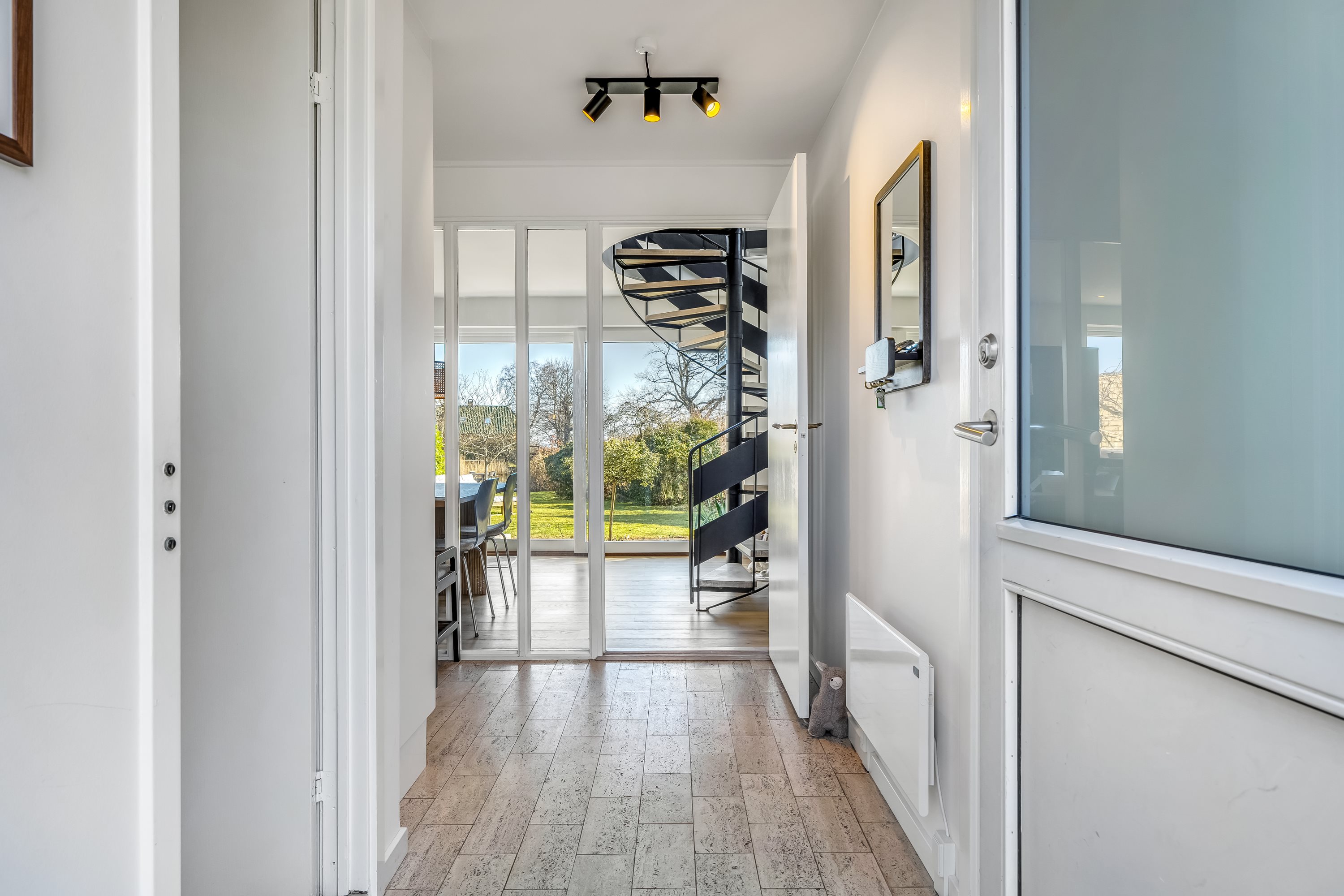 Fremhævet entré billede i fuldskærmstilstand. Billede af Strandmarken 1A, 3050 Humlebæk