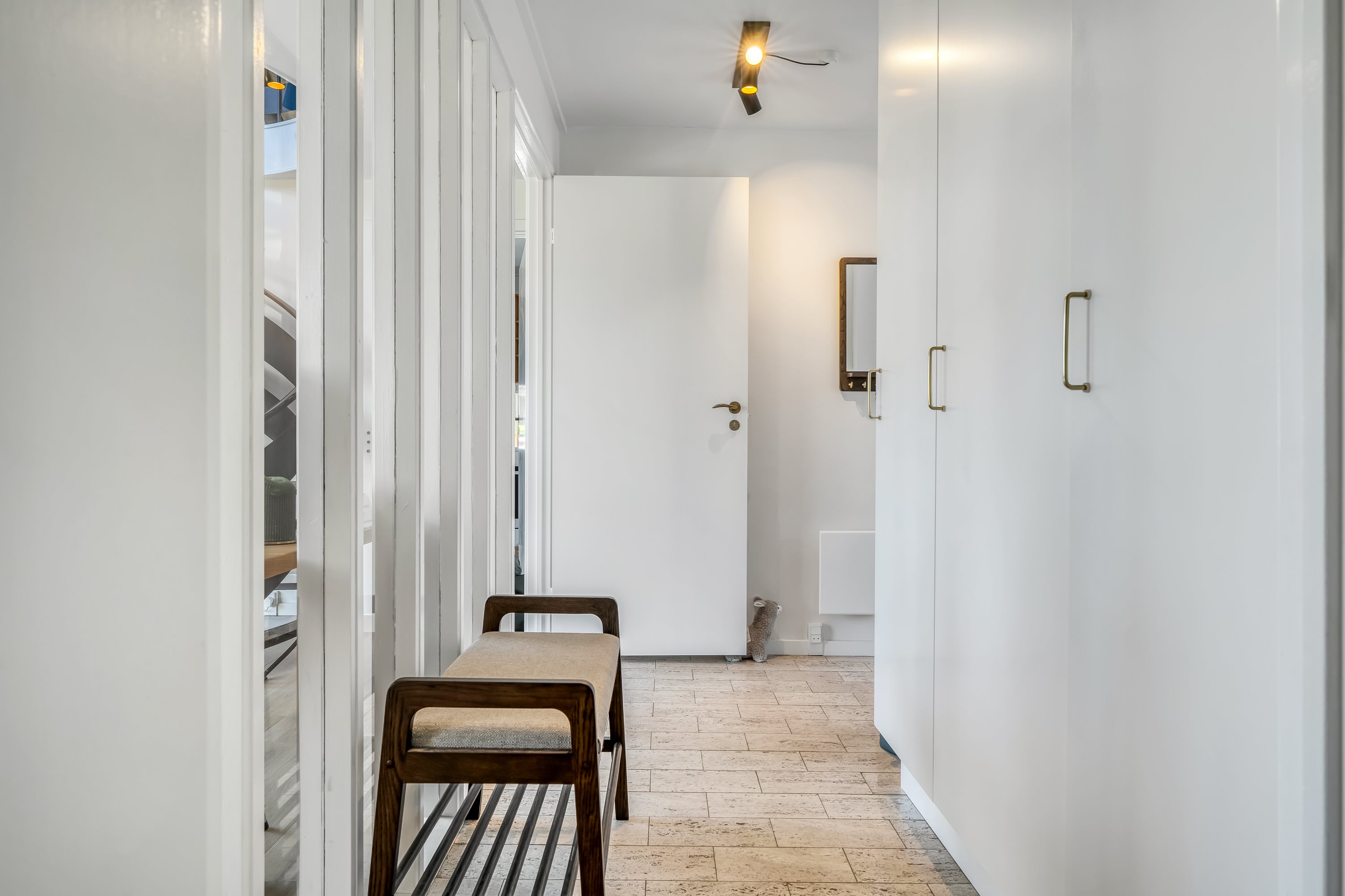 Fremhævet gang billede i fuldskærmstilstand. Billede af Strandmarken 1A, 3050 Humlebæk