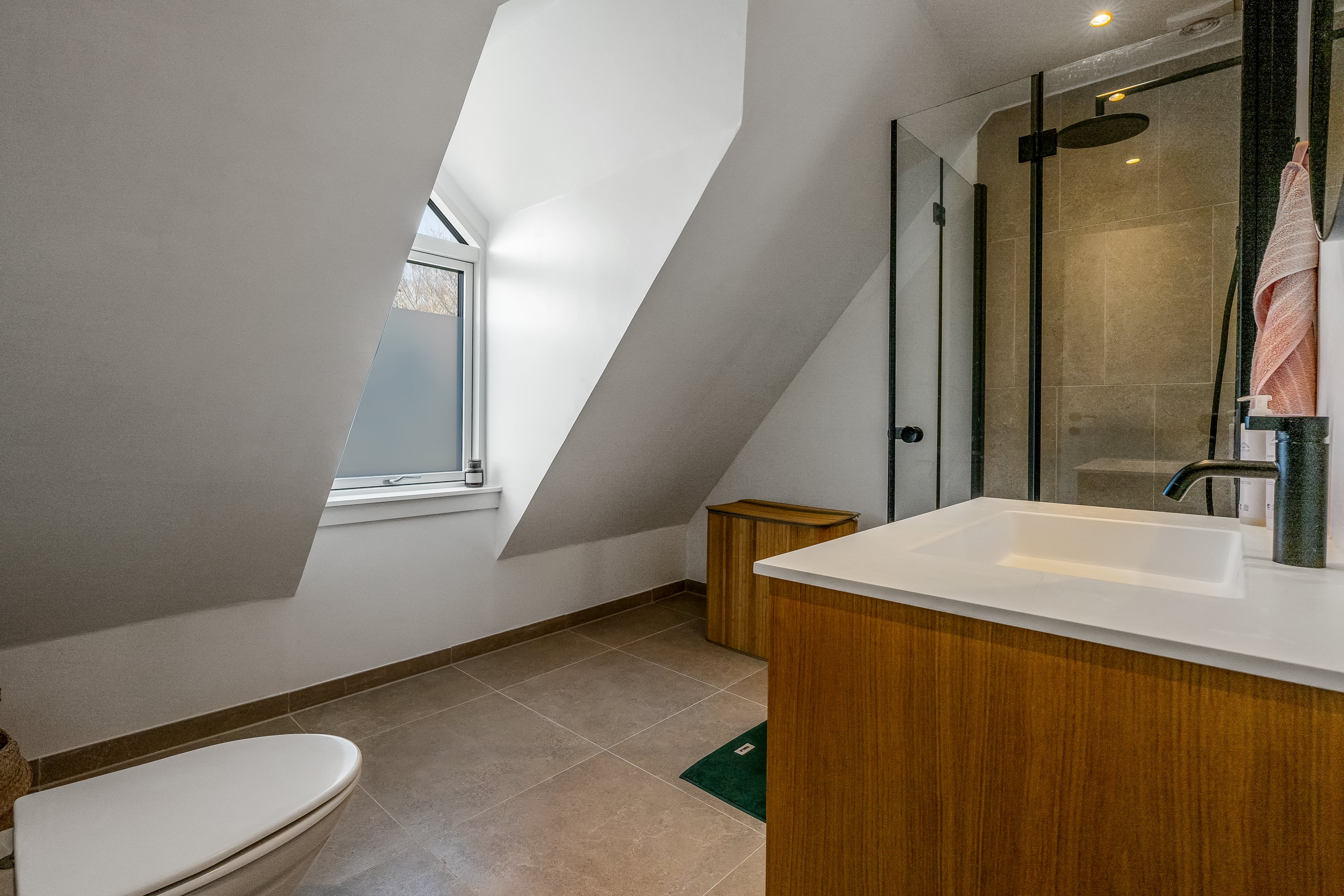 Fremhævet badeværelse billede i fuldskærmstilstand. Billede af Strandmarken 1A, 3050 Humlebæk