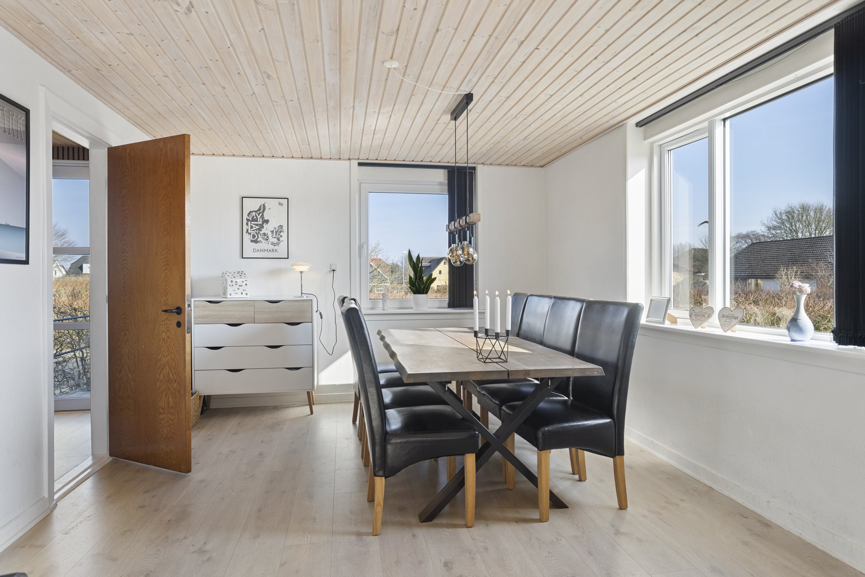 Fremhævet spisestue billede i fuldskærmstilstand. Billede af Islandsgade 10, 9870 Sindal