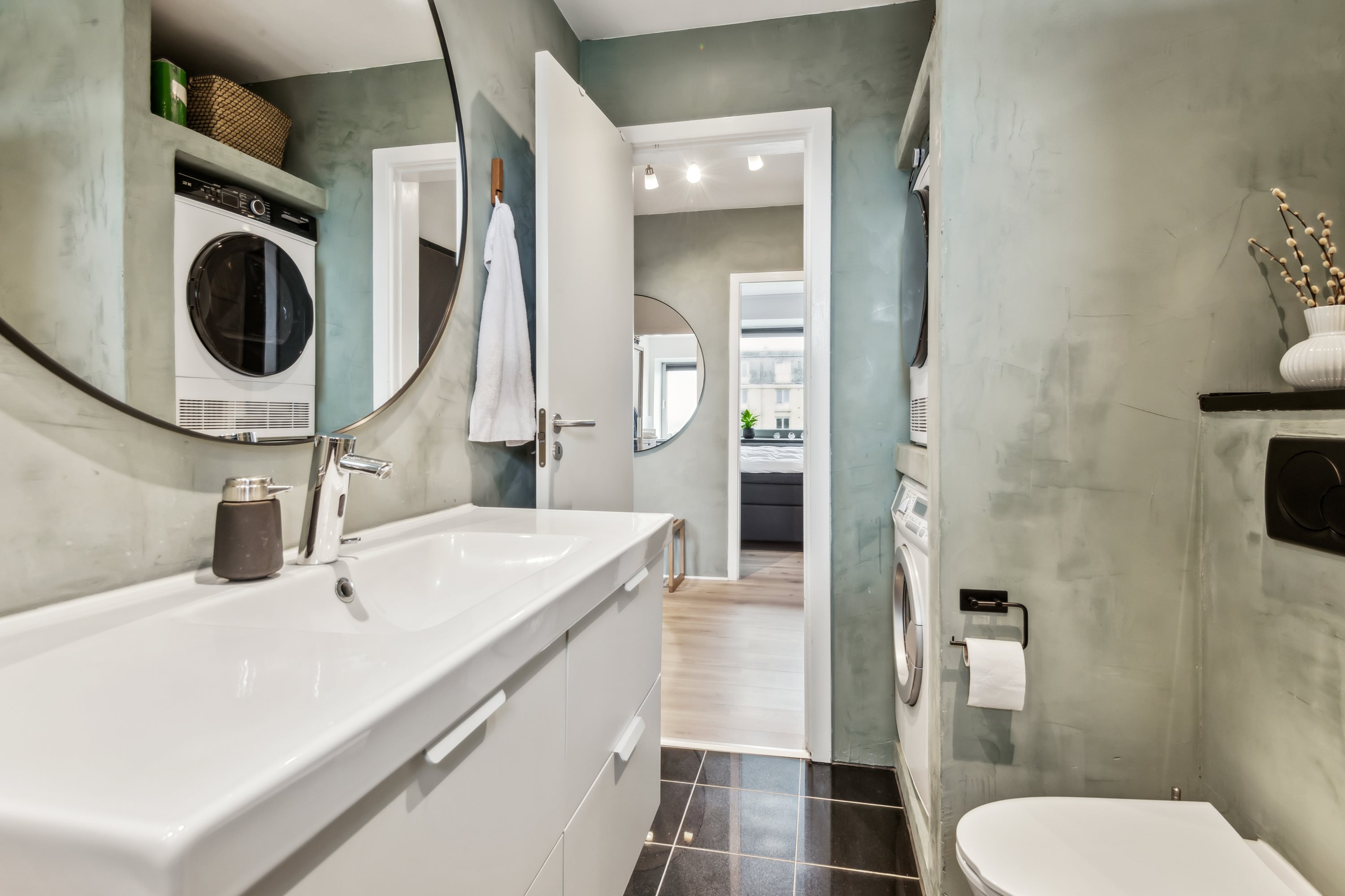 Fremhævet badeværelse billede i fuldskærmstilstand. Billede af Vestre Alle 5, 4. tv., 9000 Aalborg