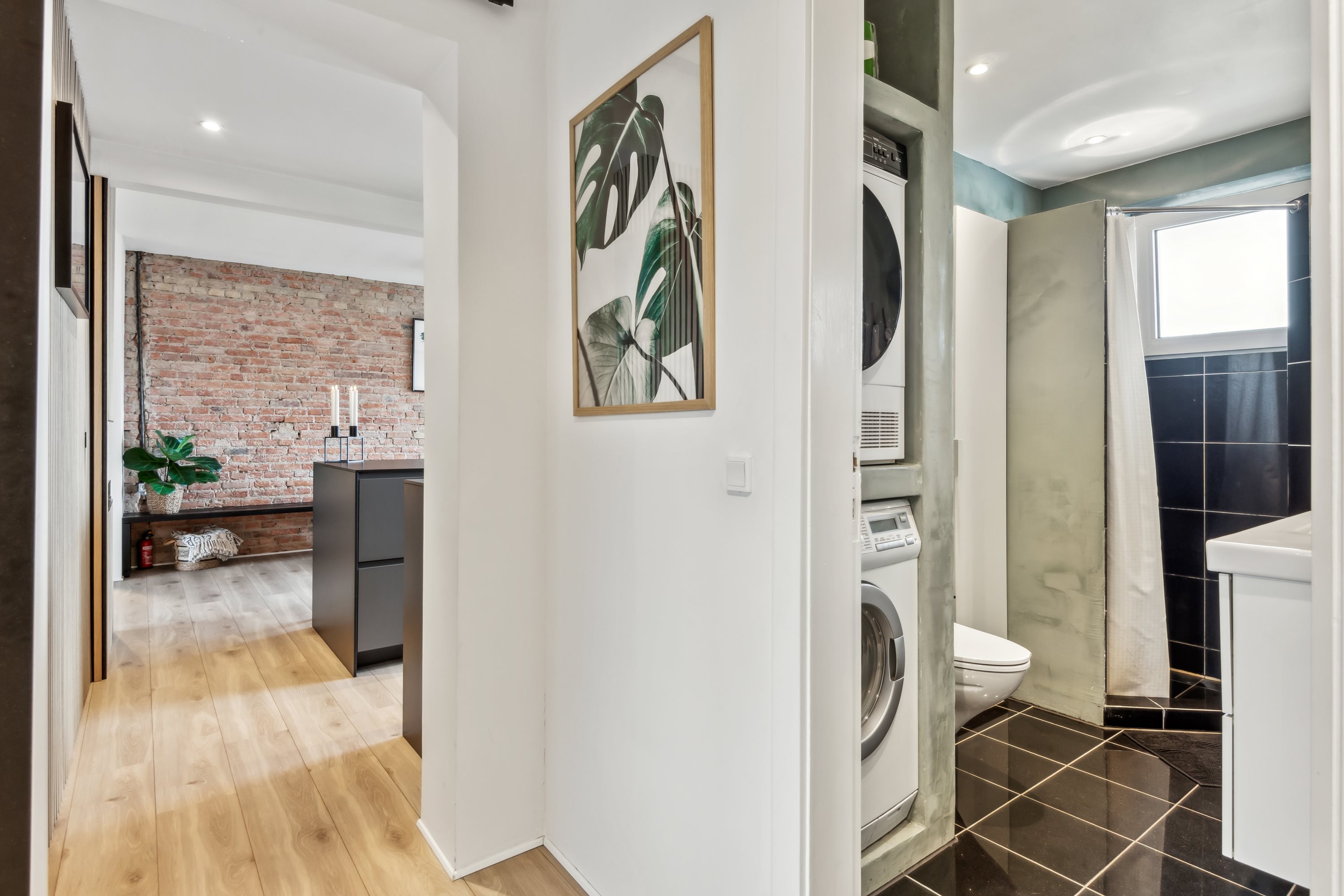 Fremhævet gang billede i fuldskærmstilstand. Billede af Vestre Alle 5, 4. tv., 9000 Aalborg