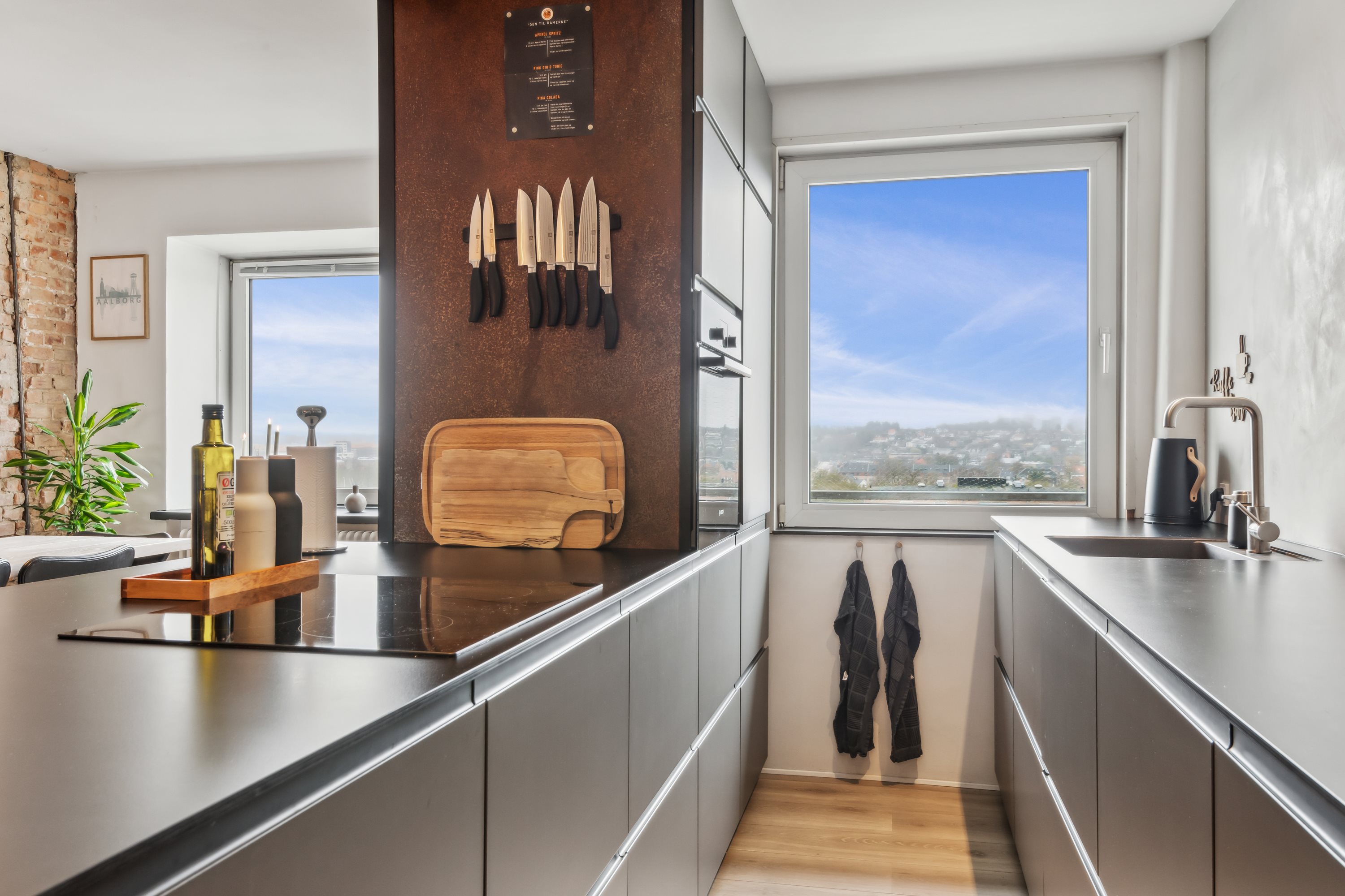 Fremhævet køkken billede i fuldskærmstilstand. Billede af Vestre Alle 5, 4. tv., 9000 Aalborg