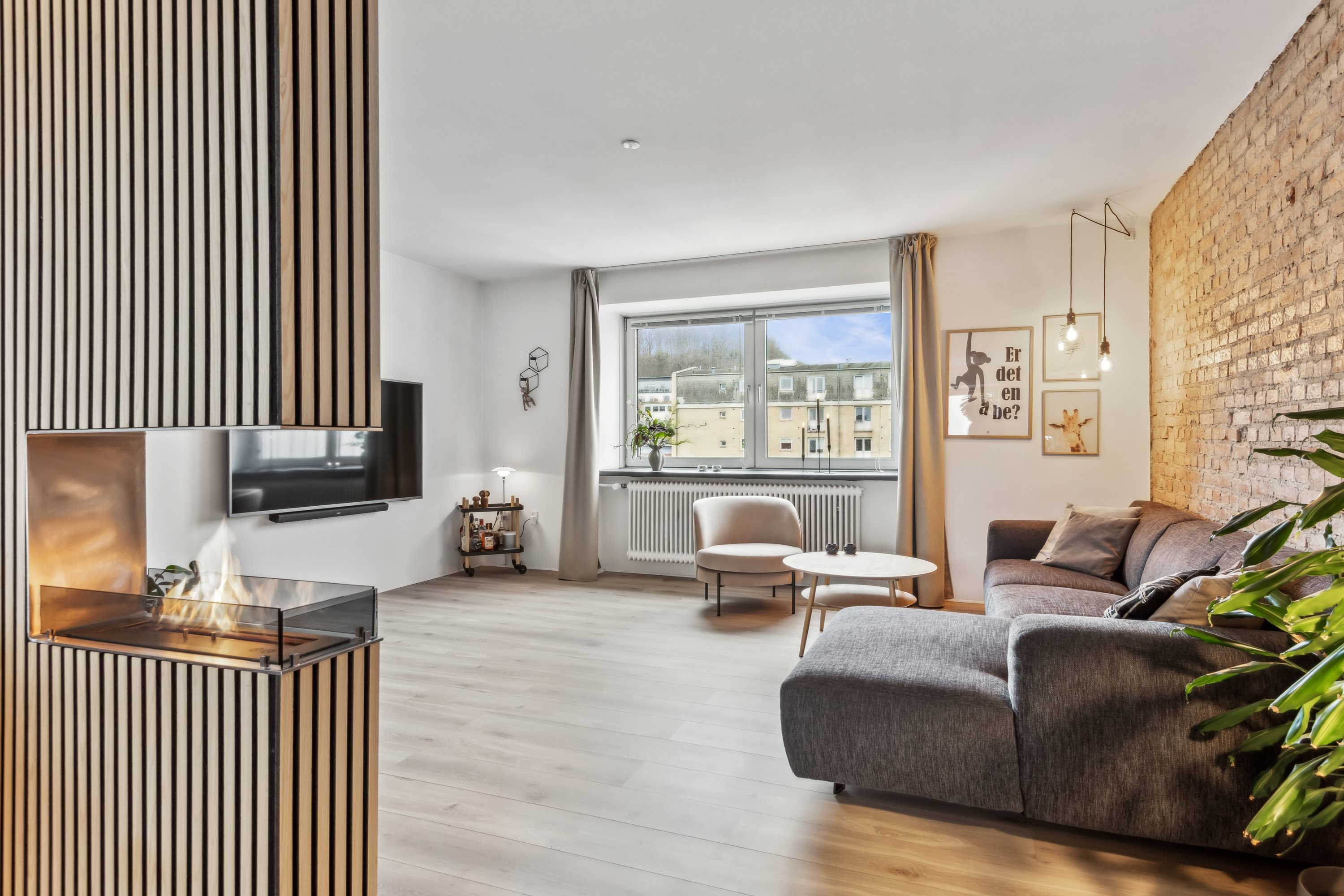 Fremhævet stue billede i fuldskærmstilstand. Billede af Vestre Alle 5, 4. tv., 9000 Aalborg