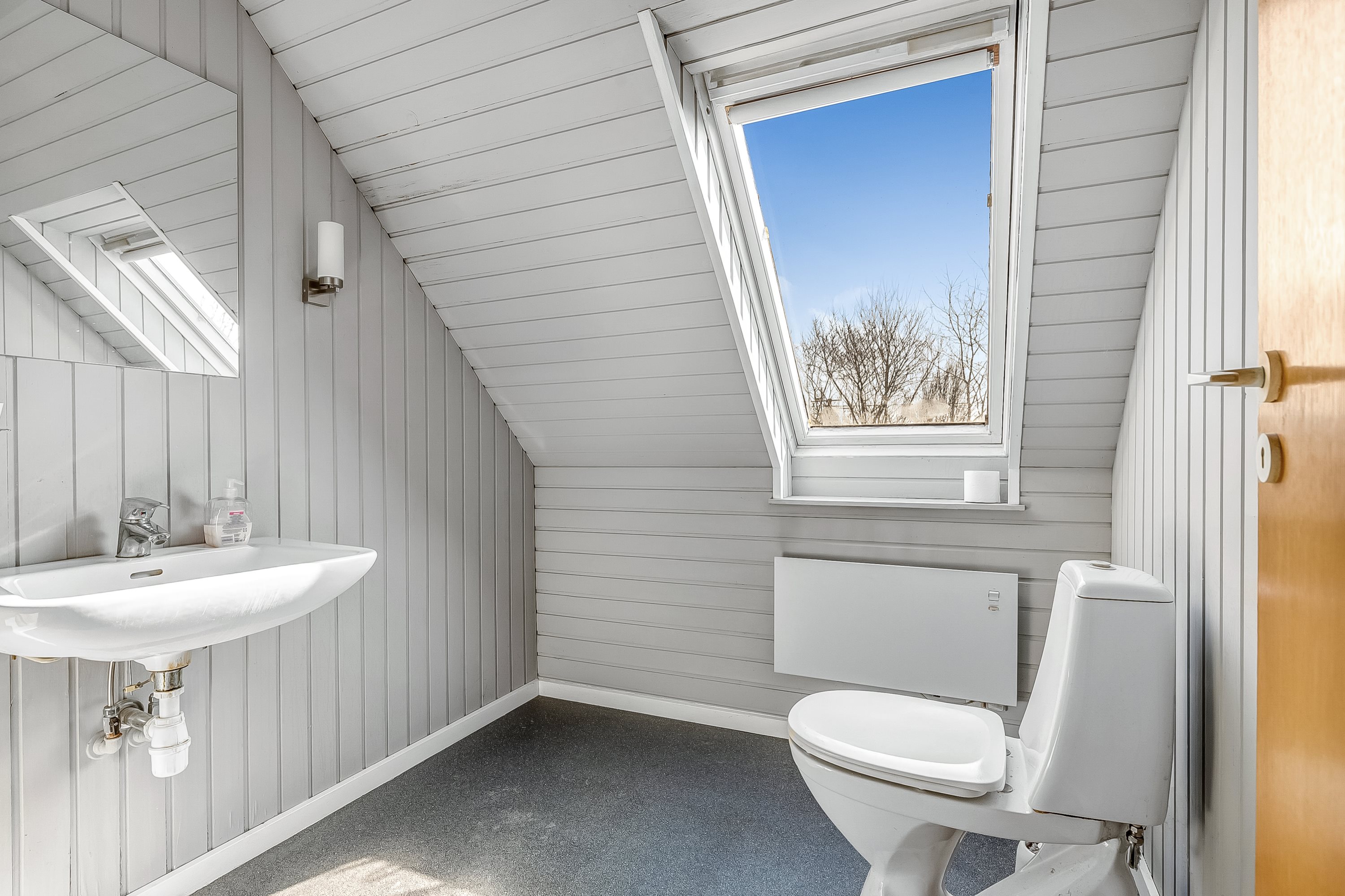 Fremhævet toilet billede i fuldskærmstilstand. Billede af Hvidøre 46, 6580 Vamdrup