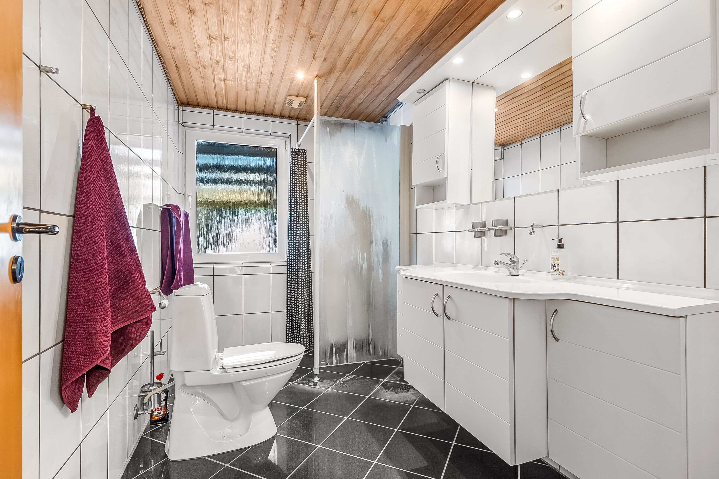 Fremhævet badeværelse billede i fuldskærmstilstand. Billede af Hvidøre 46, 6580 Vamdrup