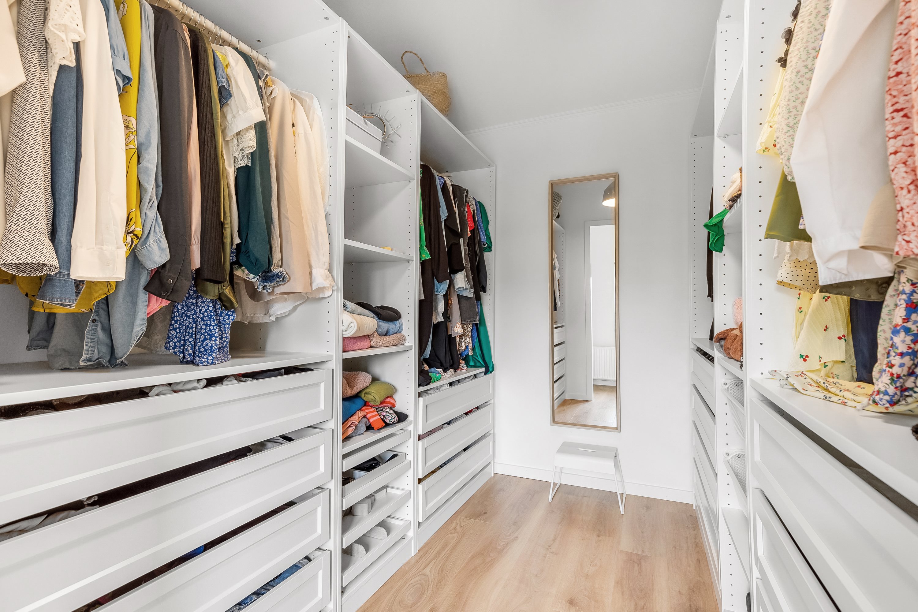 Fremhævet garderobe billede i fuldskærmstilstand. Billede af Nørregade 25, 6580 Vamdrup